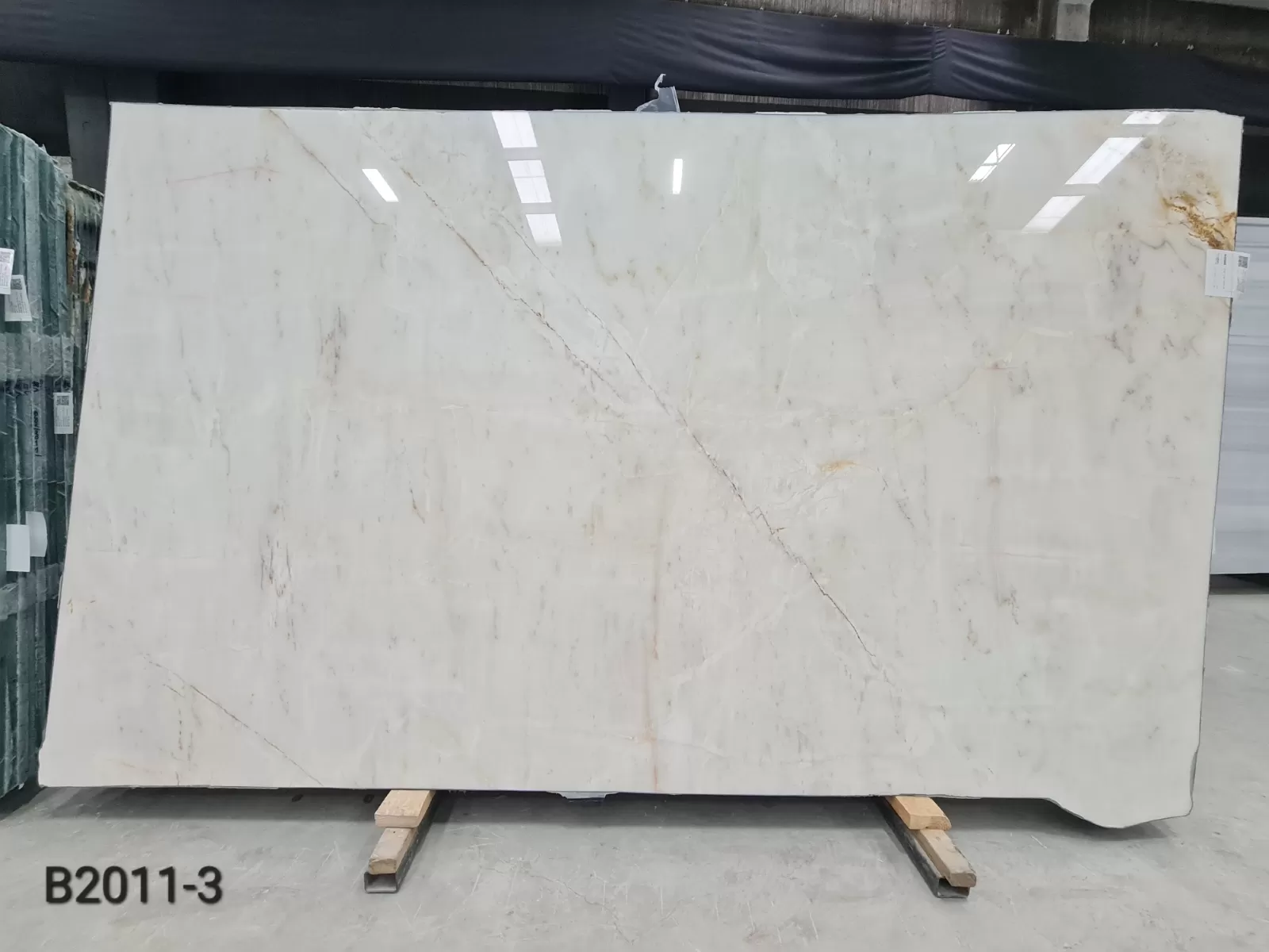 B2011 - 2 CM Calacatta Amber Polished