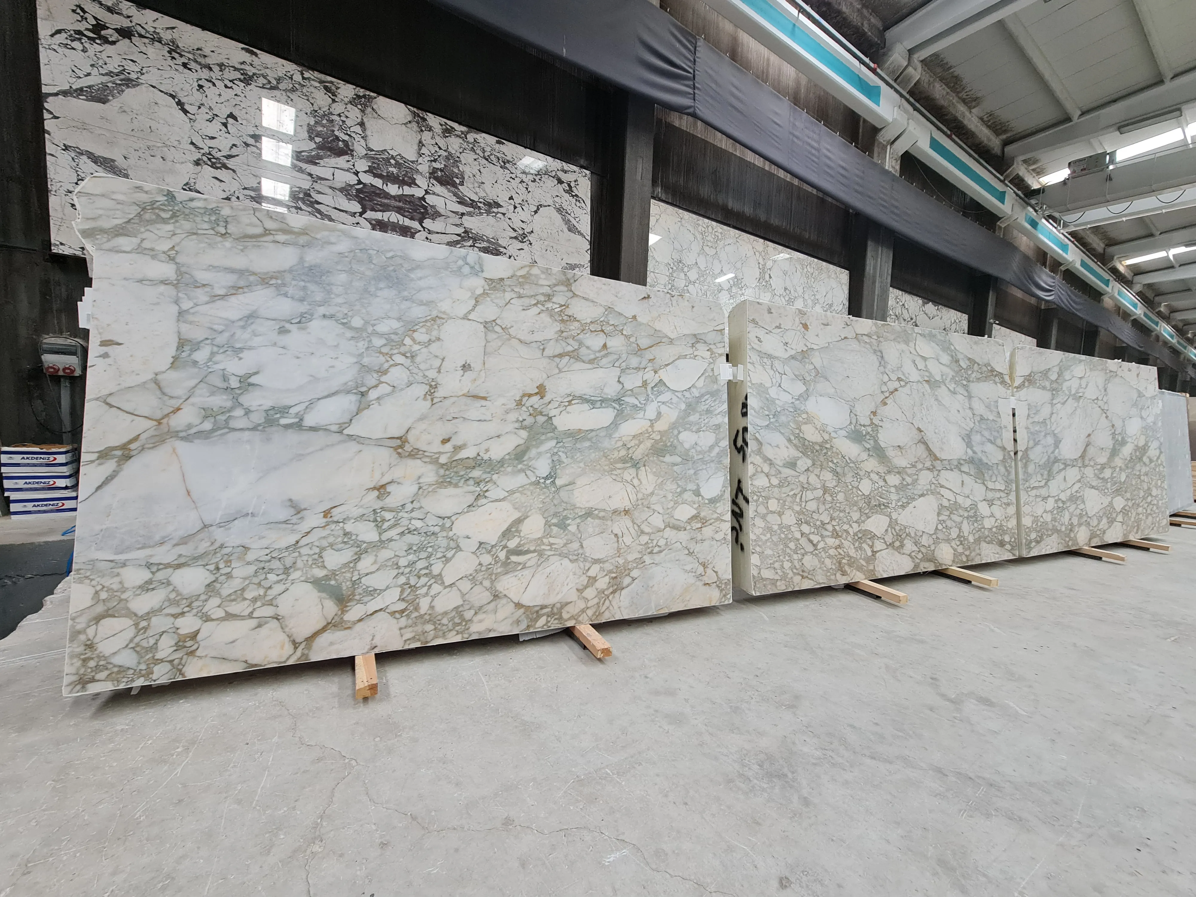 B5087 - 2 CM Calacatta Green Honed