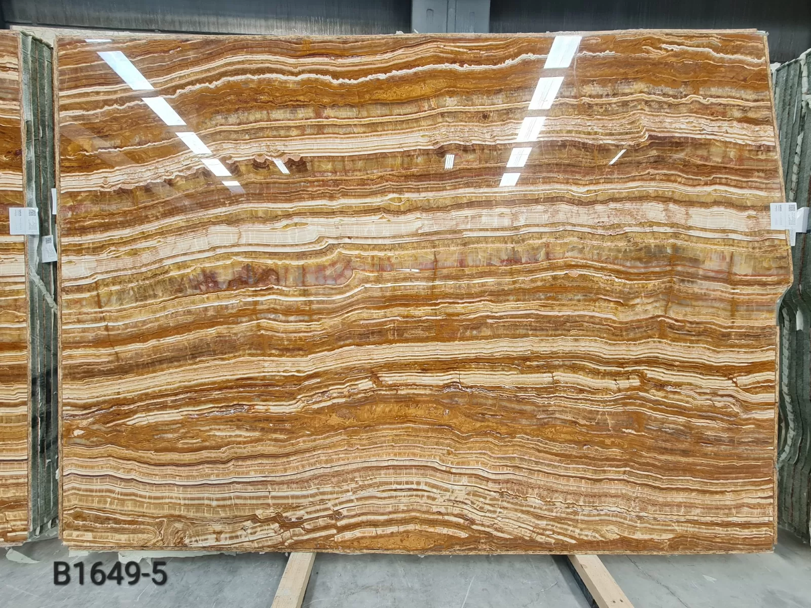 B1649 - 2 CM Tiger Onyx Polished