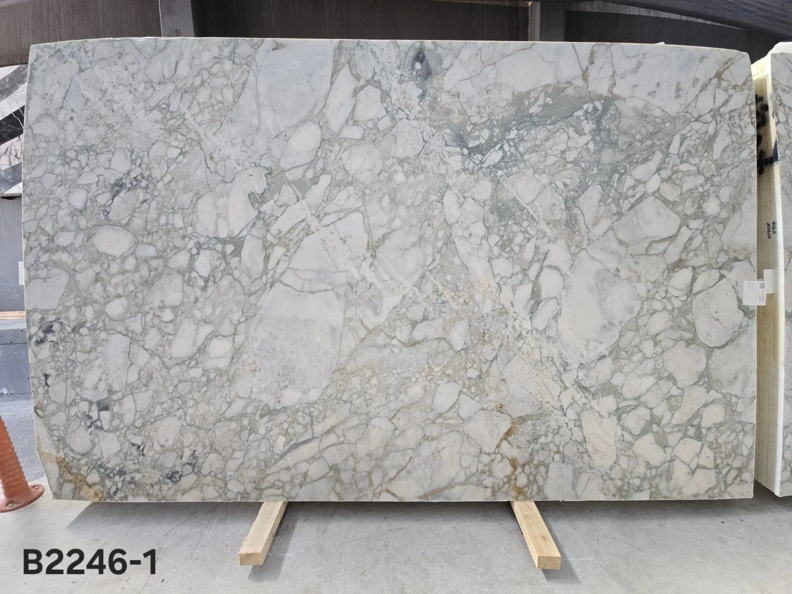 B2246A - 2 CM Calacatta Green Honed