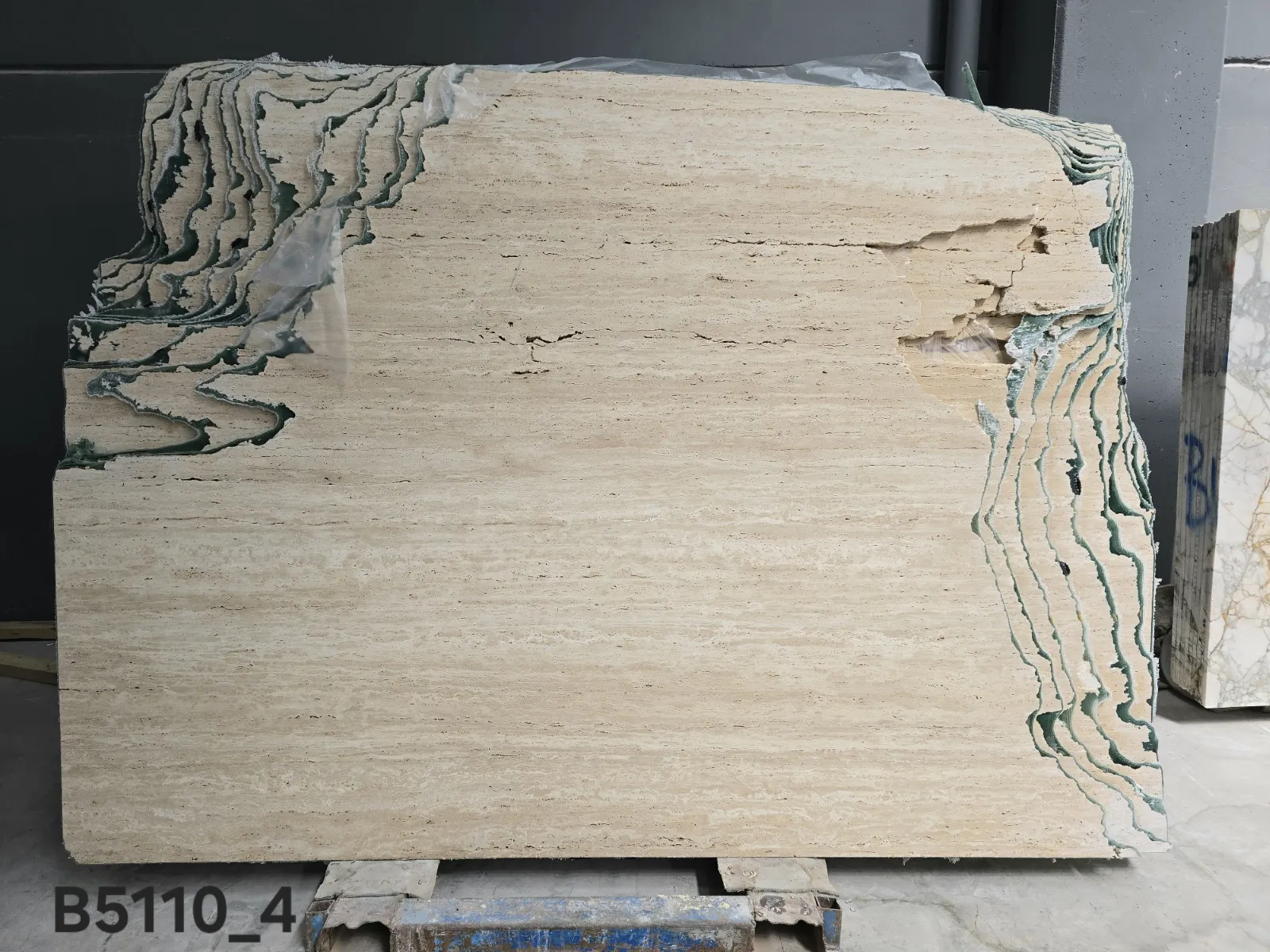 B5110 - 2 CM Travertine Veincut Unfilled Honed