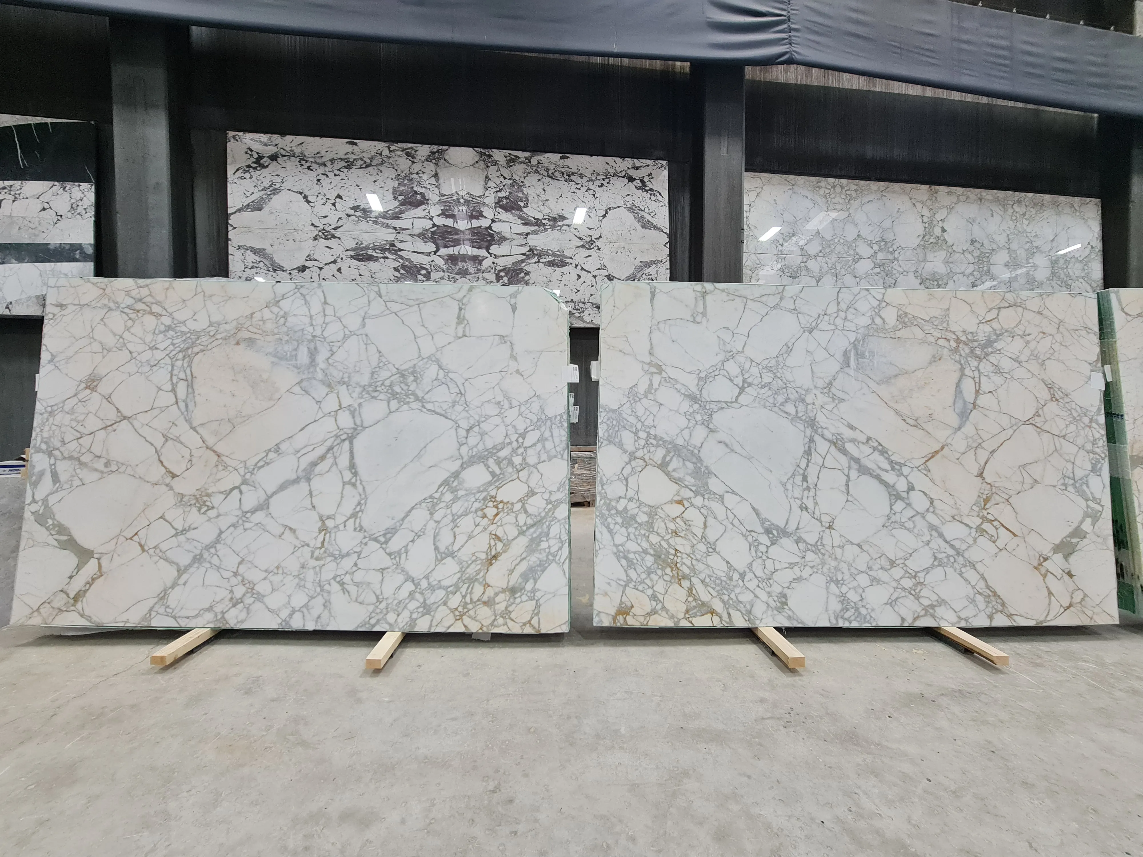 B6231 - 2 CM Calacatta Venato Honed