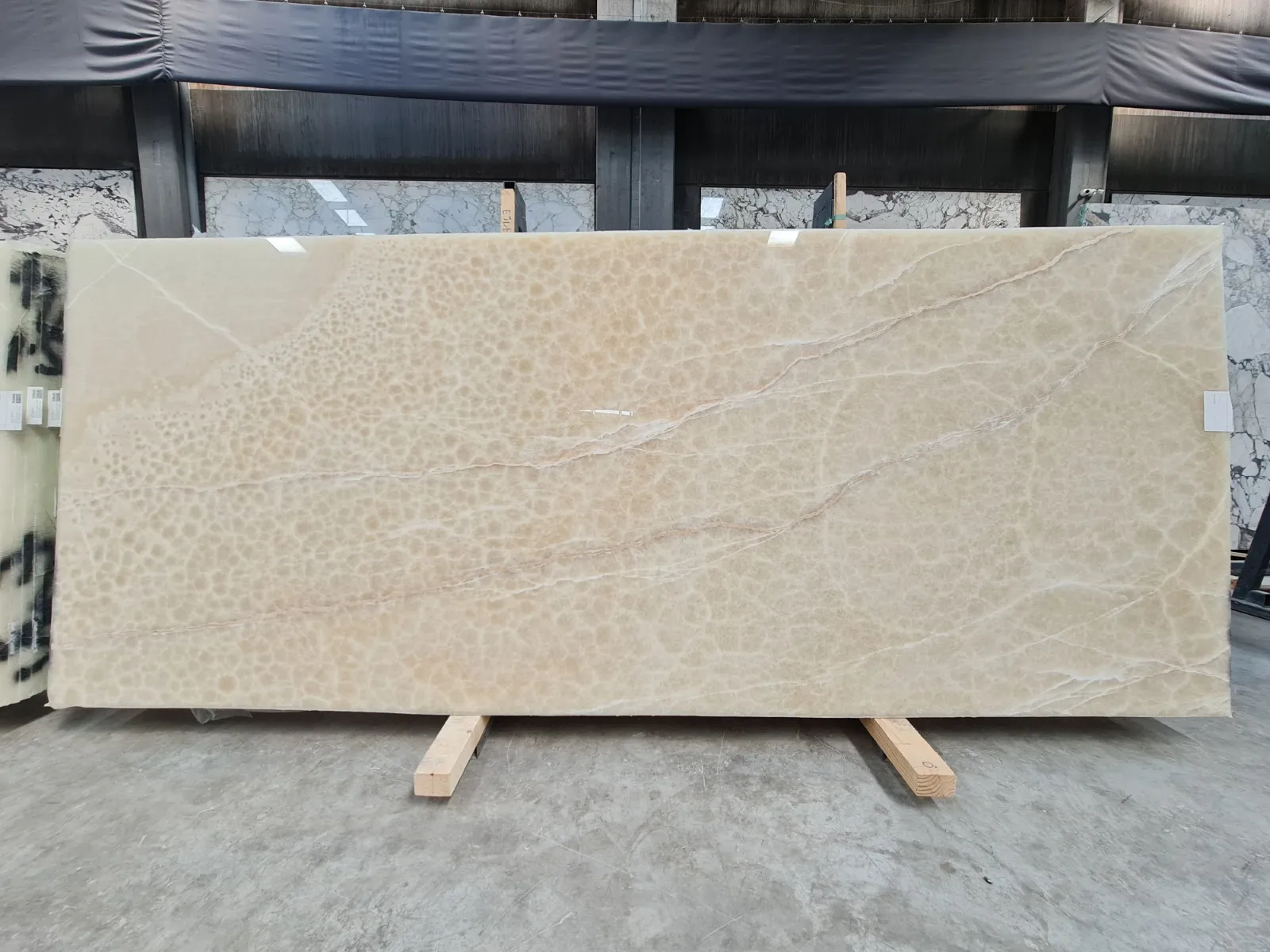 B2240 - 2 CM Green Onyx Polished