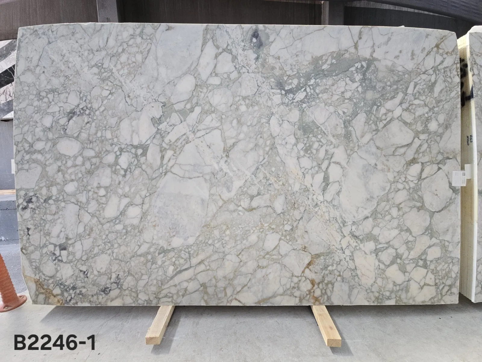 B2246 - 2 CM Calacatta Green Honed