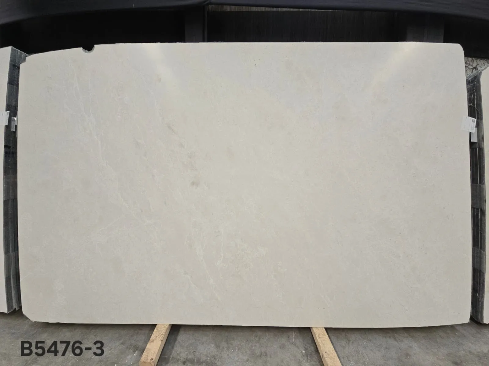 B5476 - 2 CM Snow White Honed