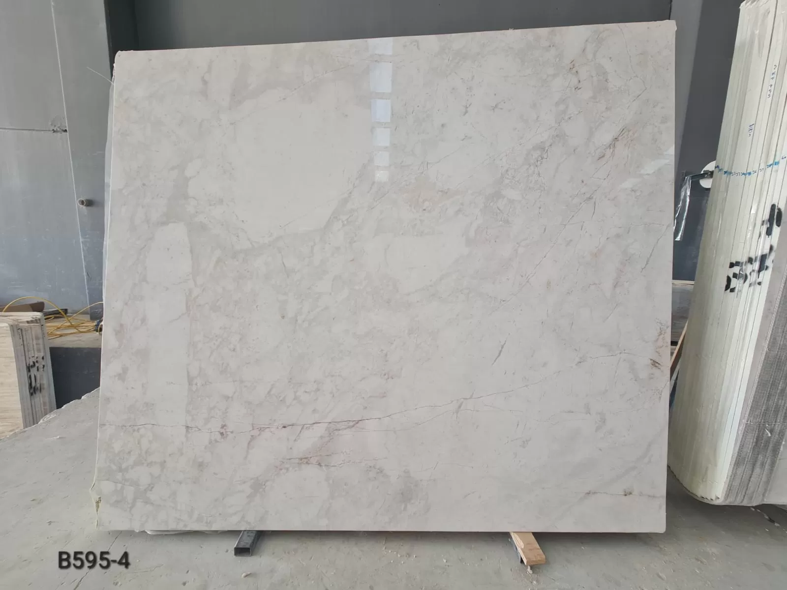B595 - 2CM CALACATTA ROSSO POLISHED