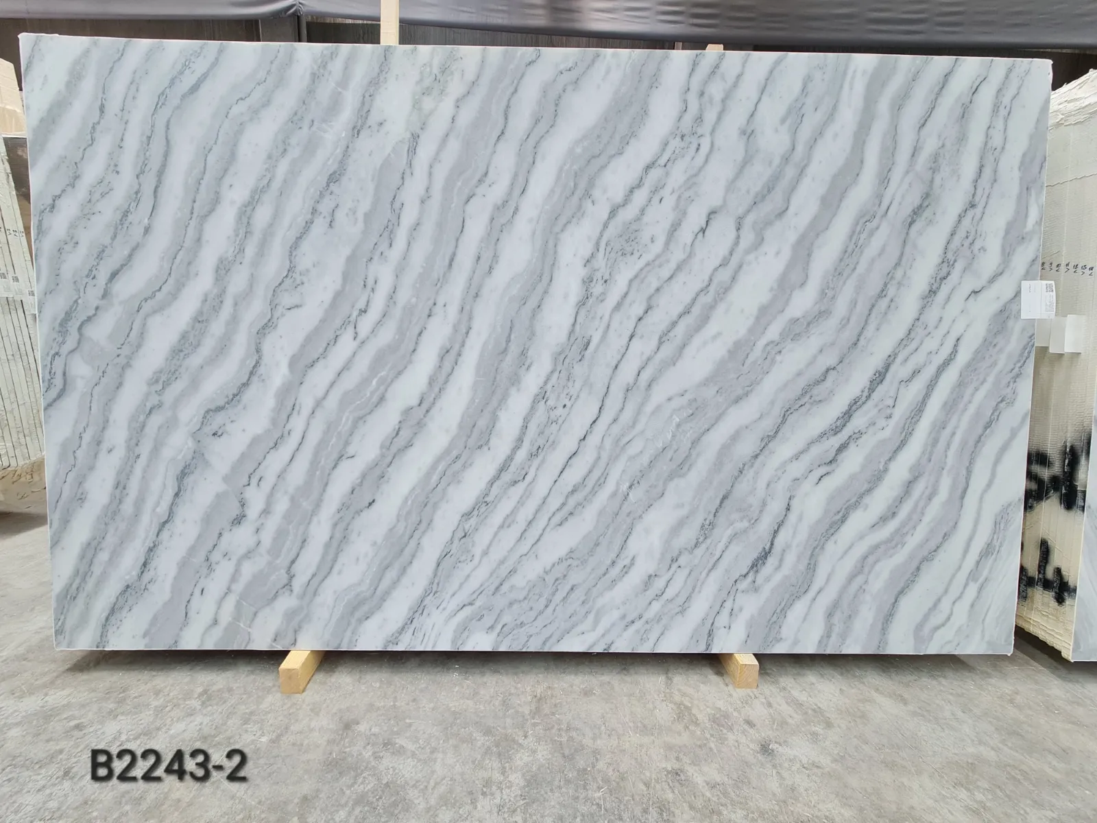B2243 - 2 CM Fusion White Honed