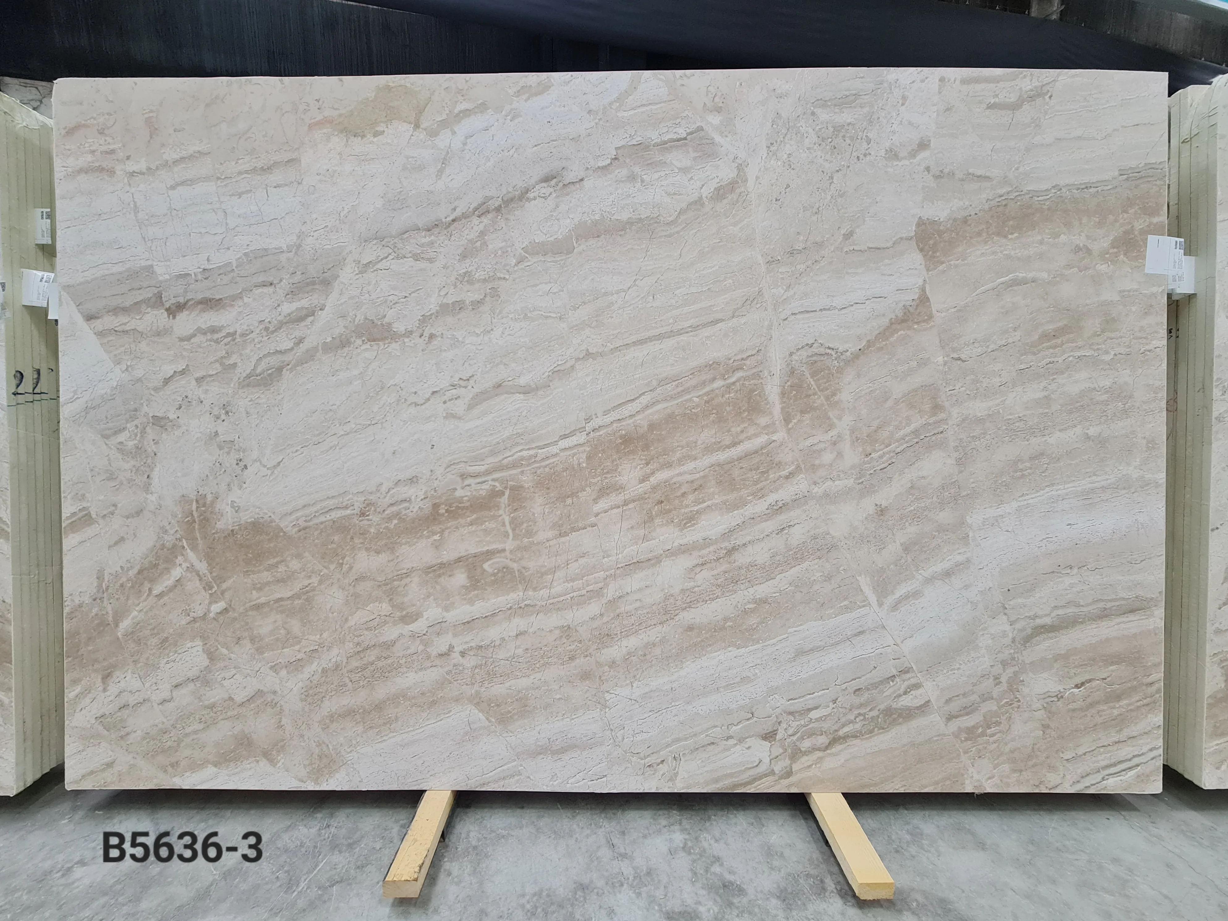 B5636 - 2 CM Diana Royal Honed