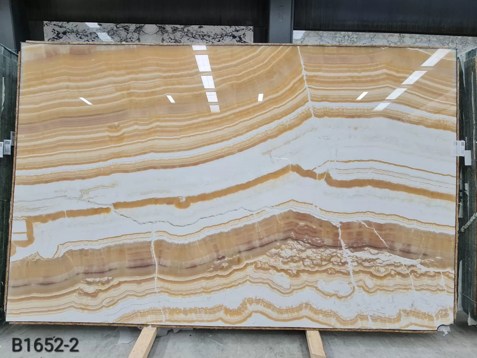 B1652 - 2 Mango Onyx Polished