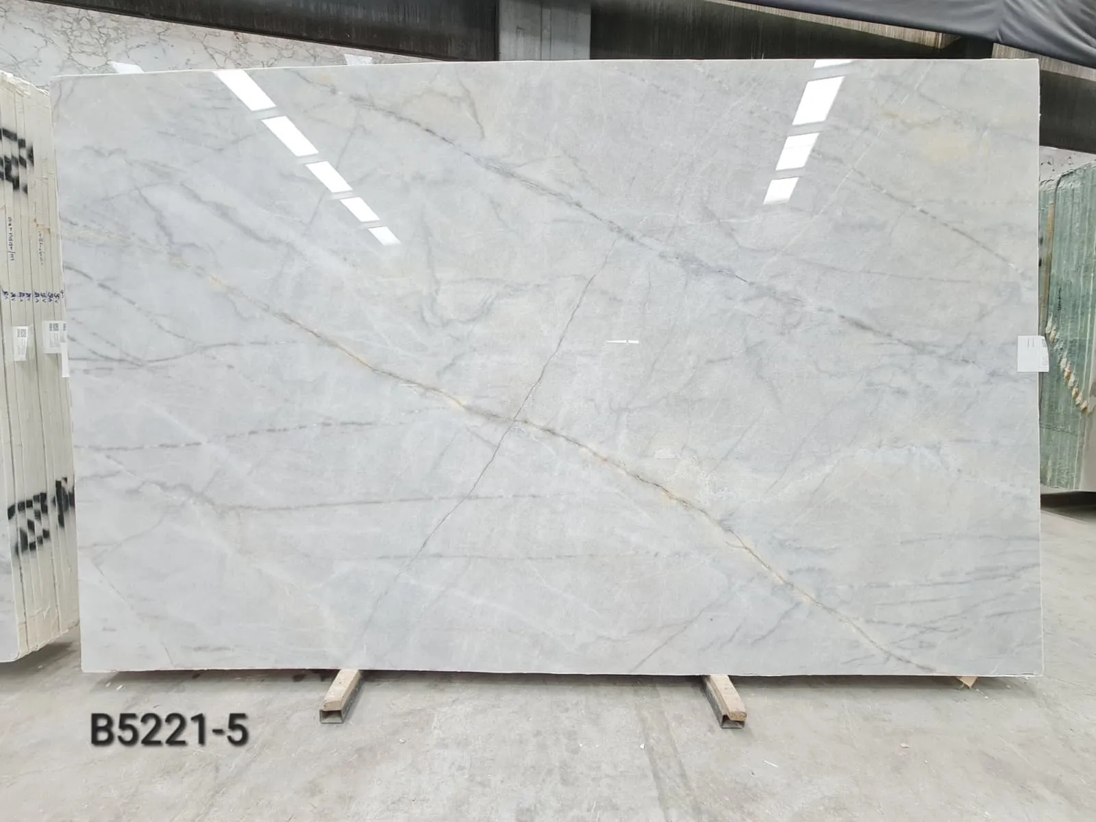 B5221 - 2 CM Crystal White Polished