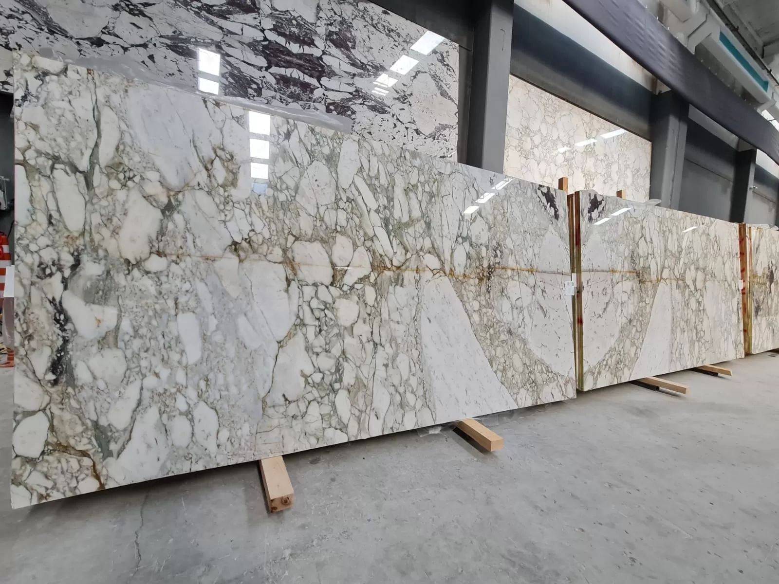 B1575 - 2CM CALACATTA GREEN POLISHED