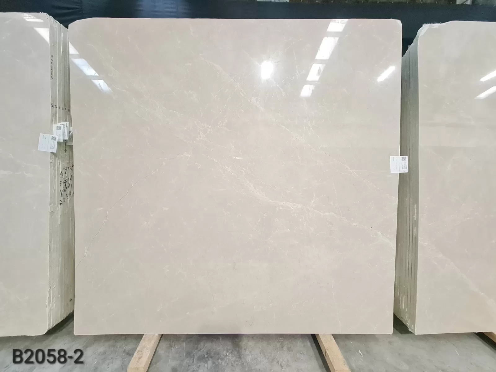 B2058 - 2CM MOON CREAM POLISHED