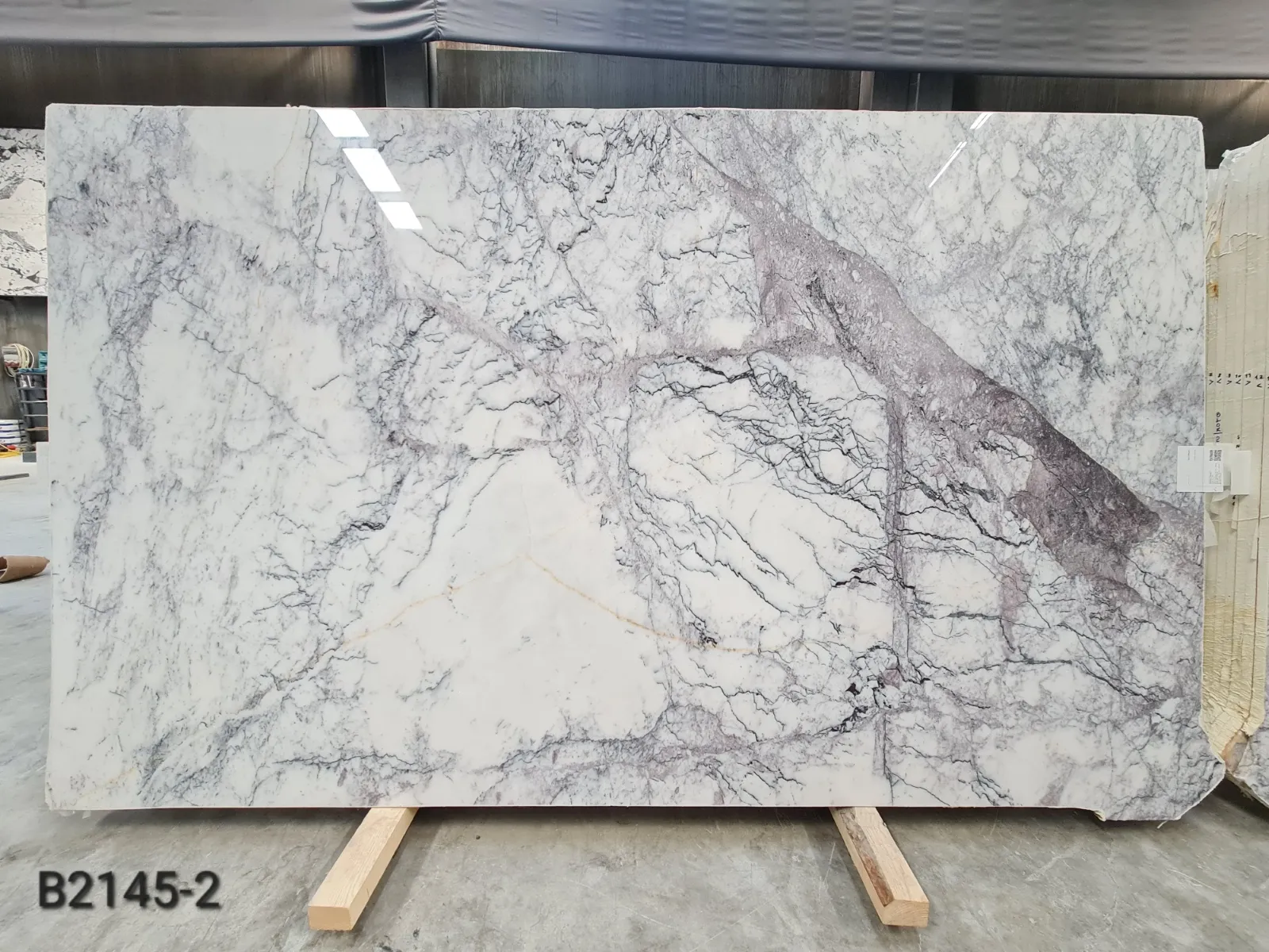 B2145 - 2 CM Lilac Polished