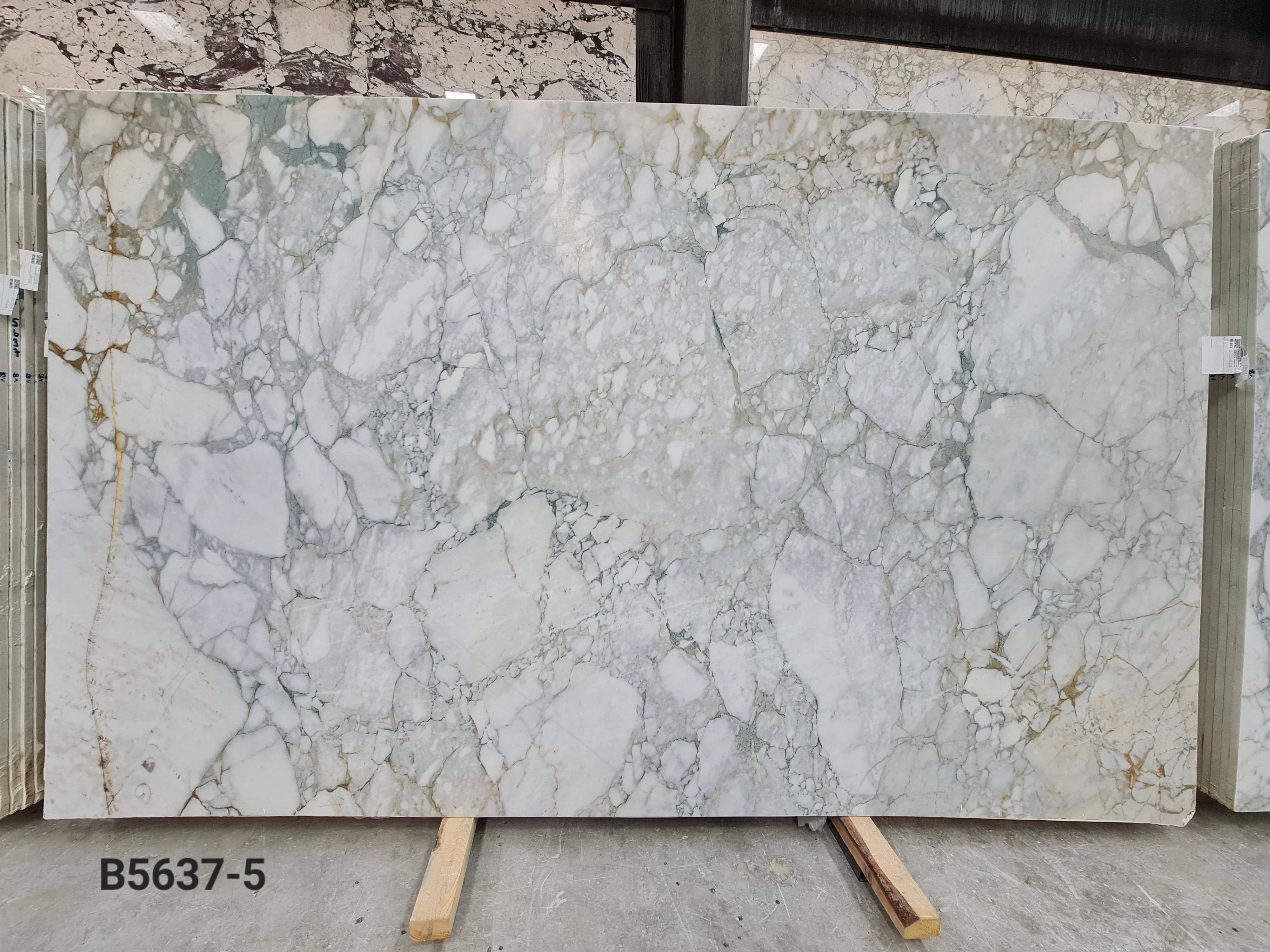 B5637 - 2 CM Calacatta Green Honed
