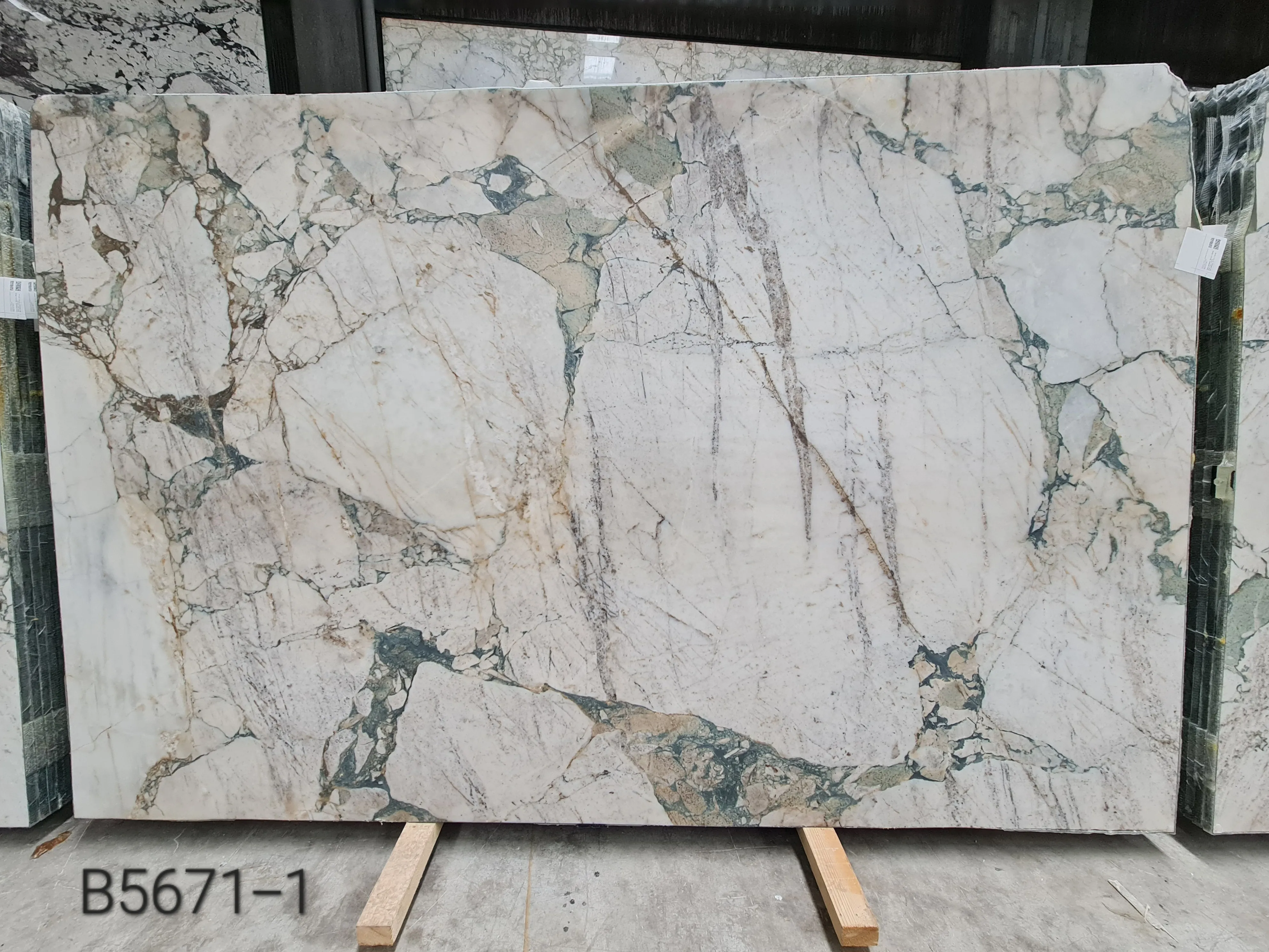 B5671 - 2 CM Calacatta Green Honed