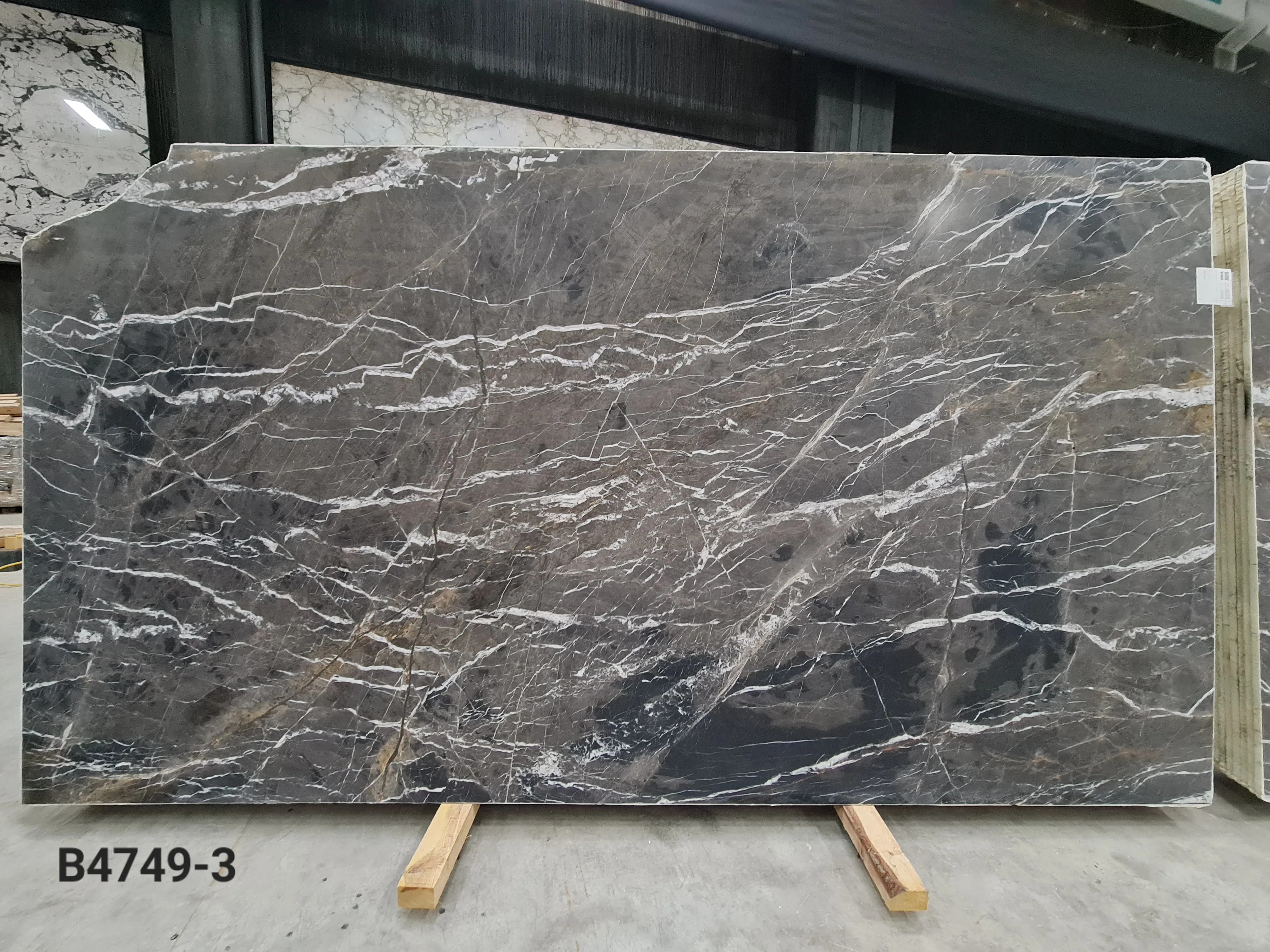 B4749 - 2 CM Bruno Perla Honed