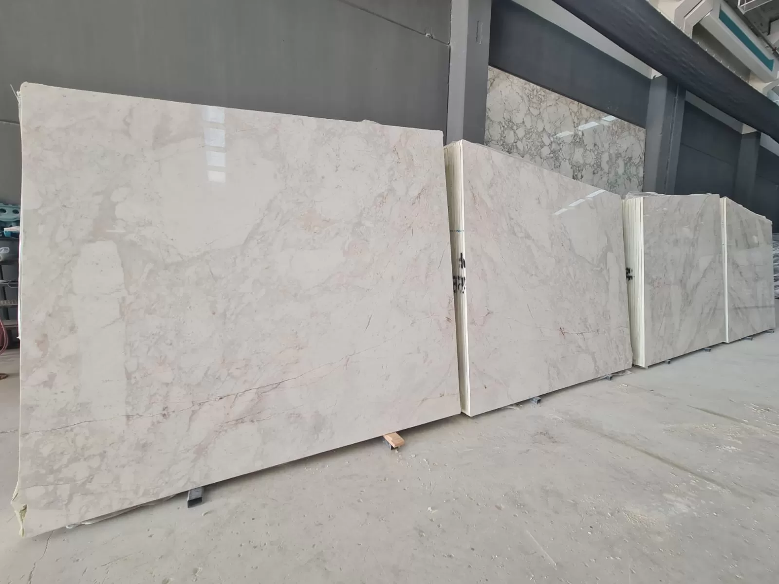 B595 - 2CM CALACATTA ROSSO POLISHED