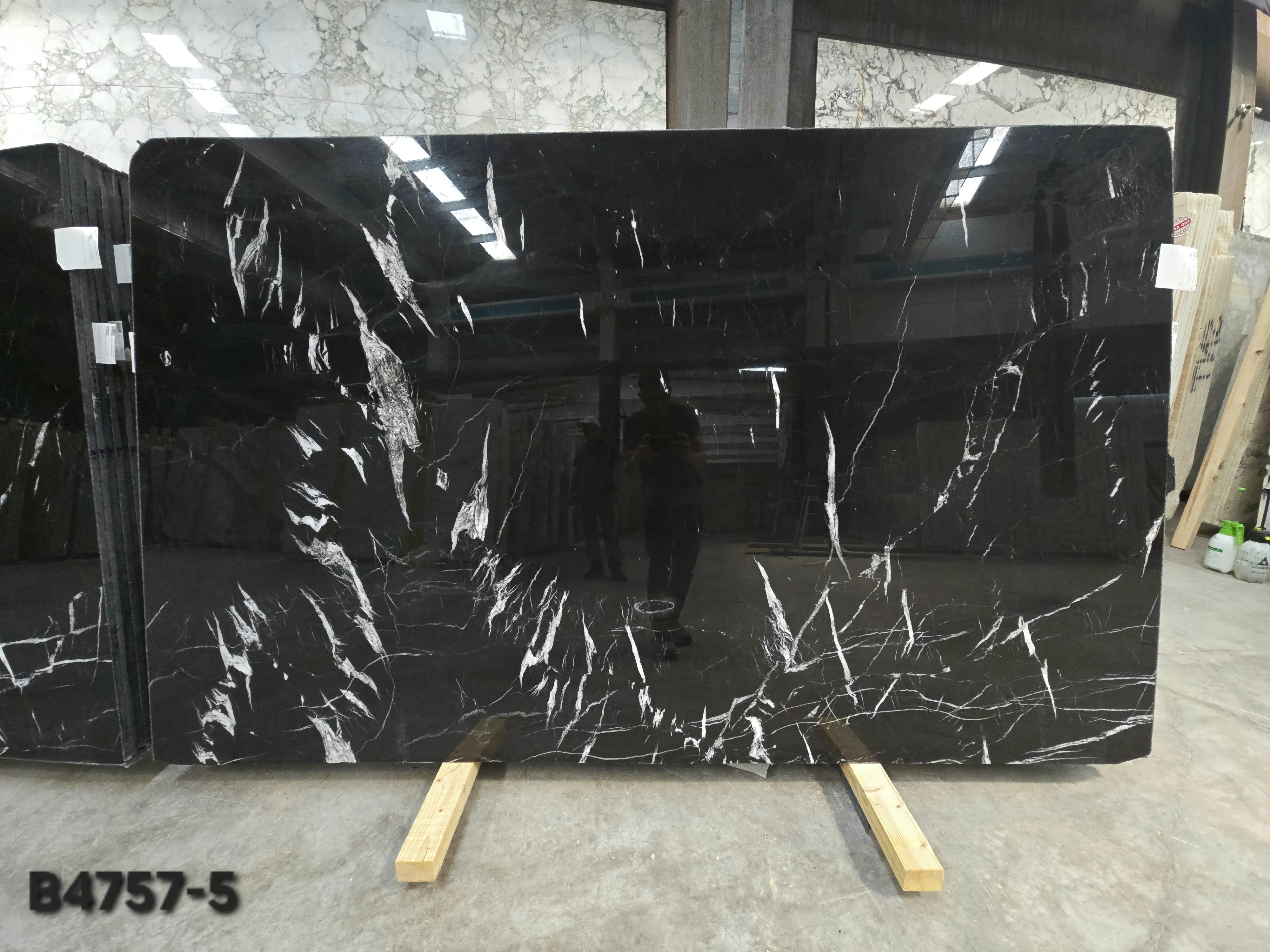 B4757 - 2 CM Alexandrette Black Polished