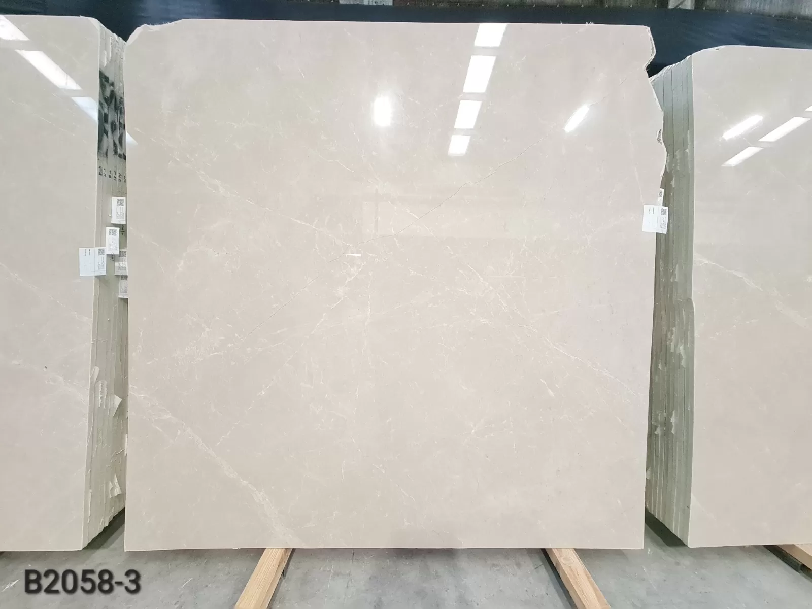 B2058 - 2CM MOON CREAM POLISHED