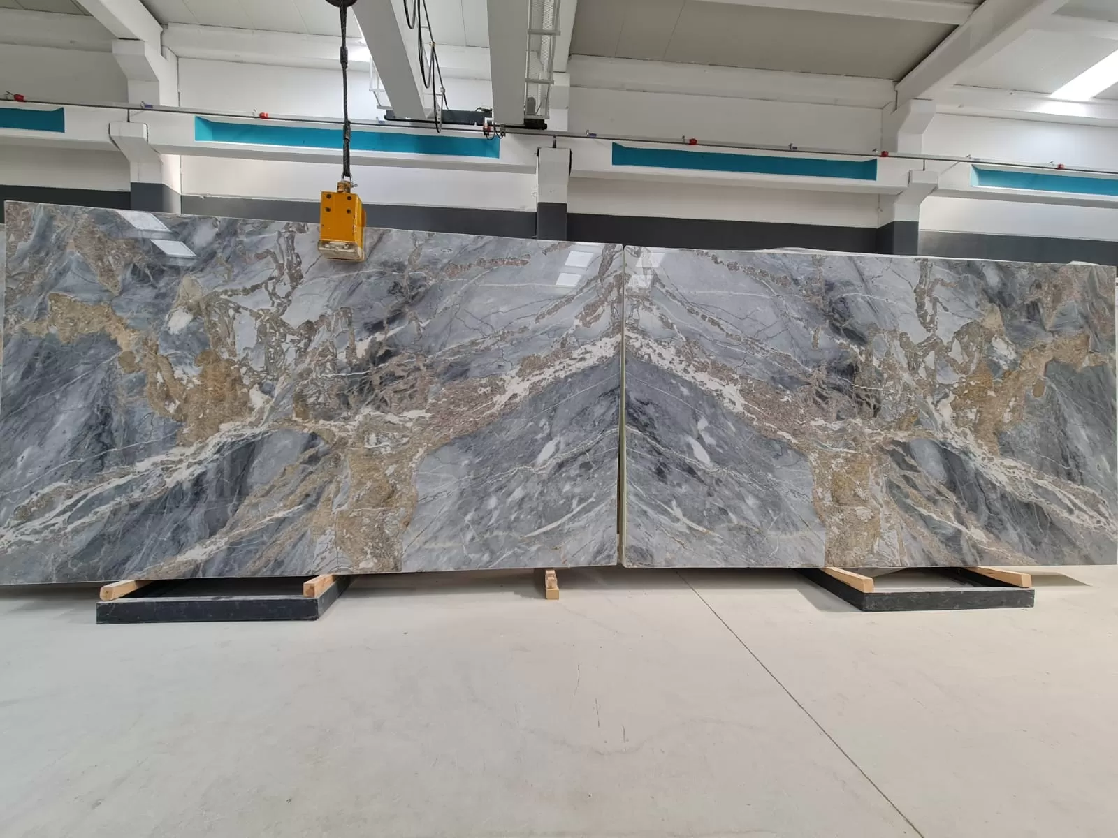 B513 - 2CM SAHARA GREY POLISHED