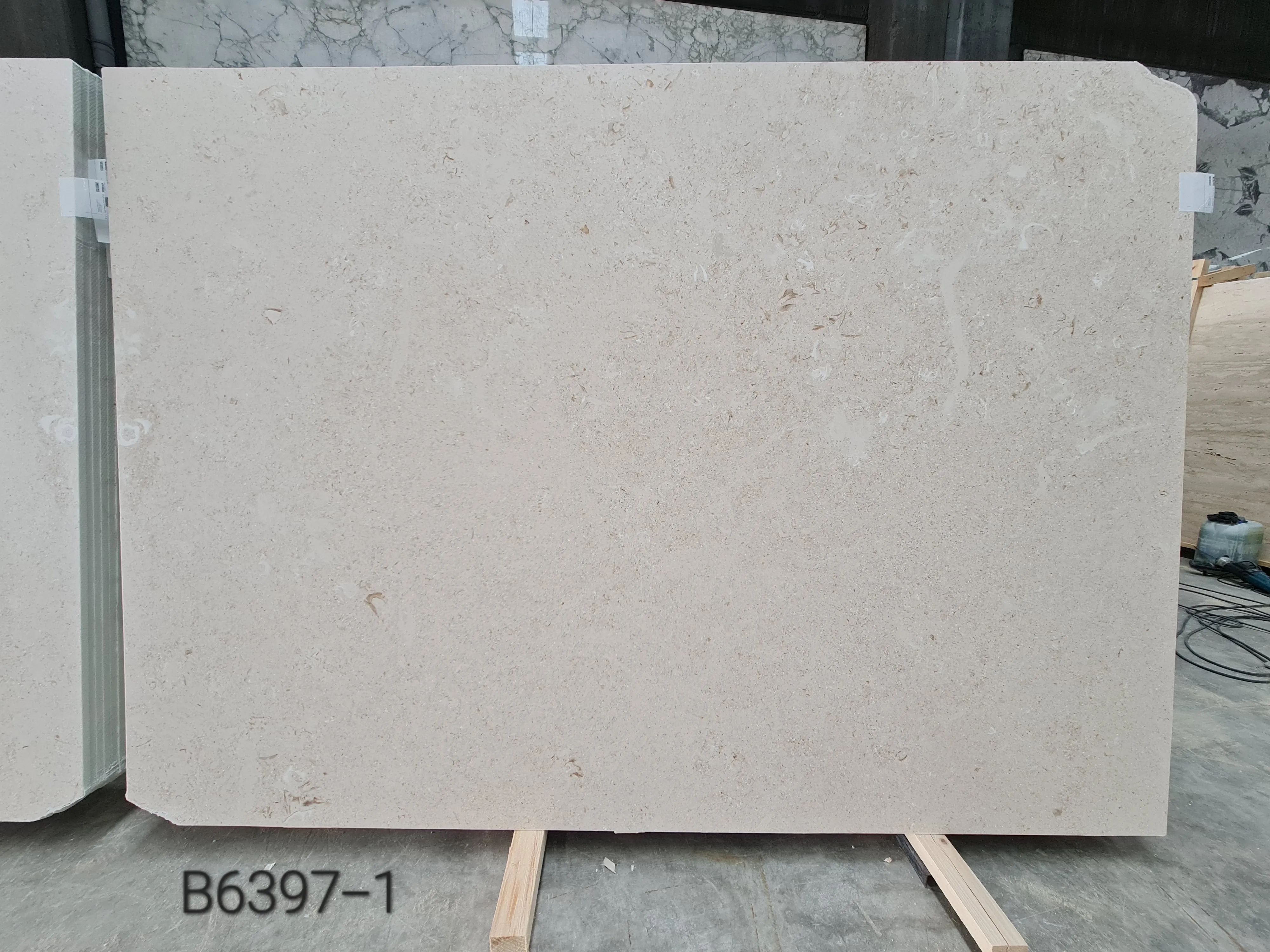 B6397 - 2 CM Myra Honed