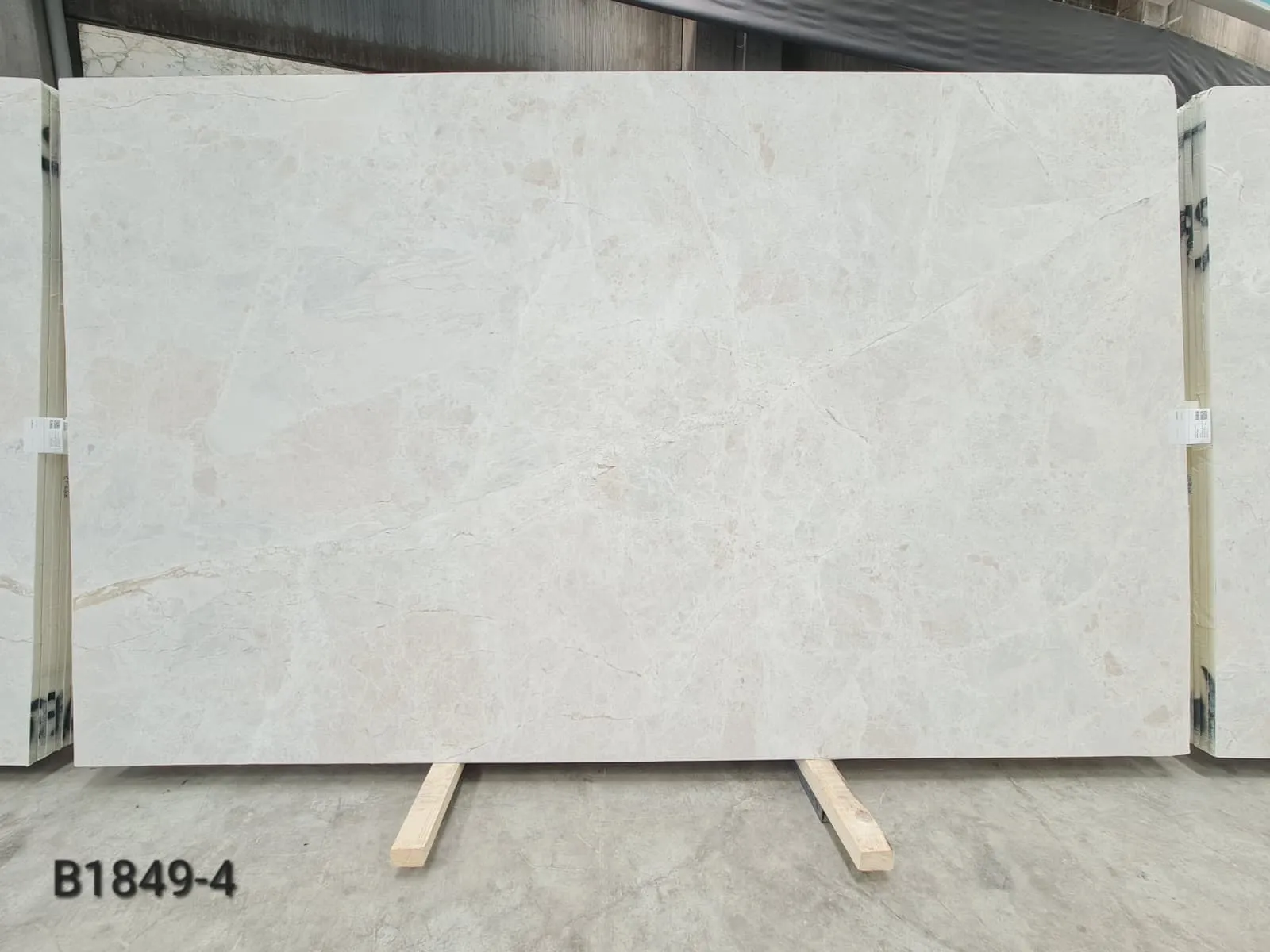 B1849 - 2 CM Vanilla Ice Honed