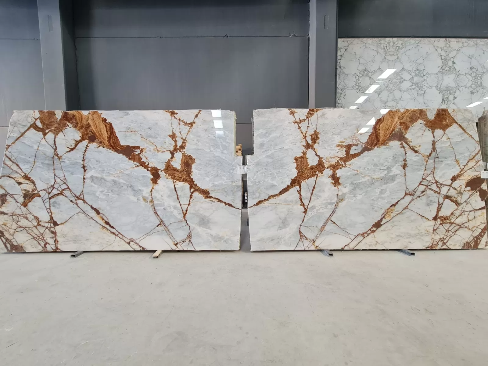 B1348 - 2 CM Deep River Polished