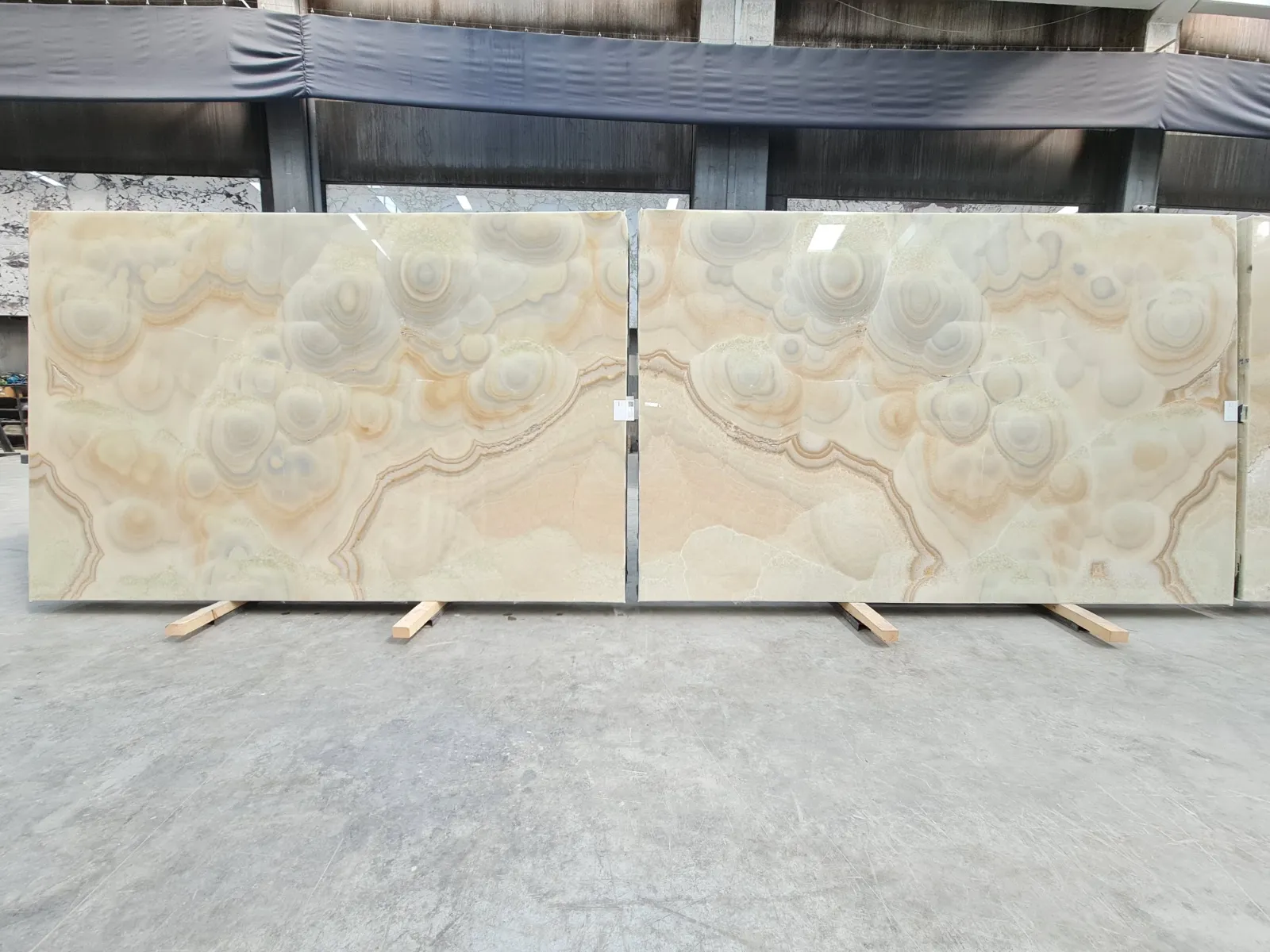 B2212 - 2 CM Bubble Onyx Polished
