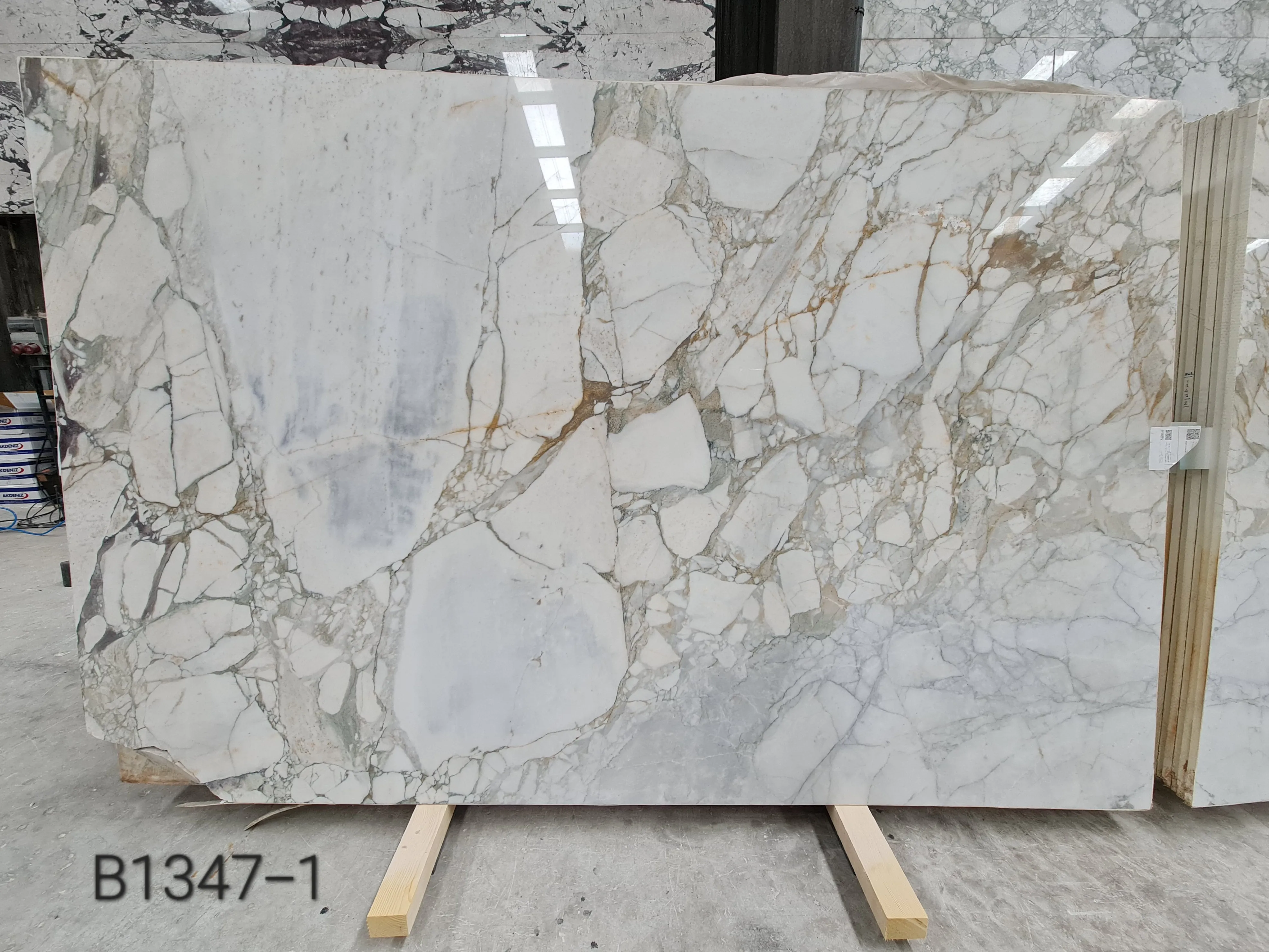 B1347 - 2 CM Calacatta Green Polished