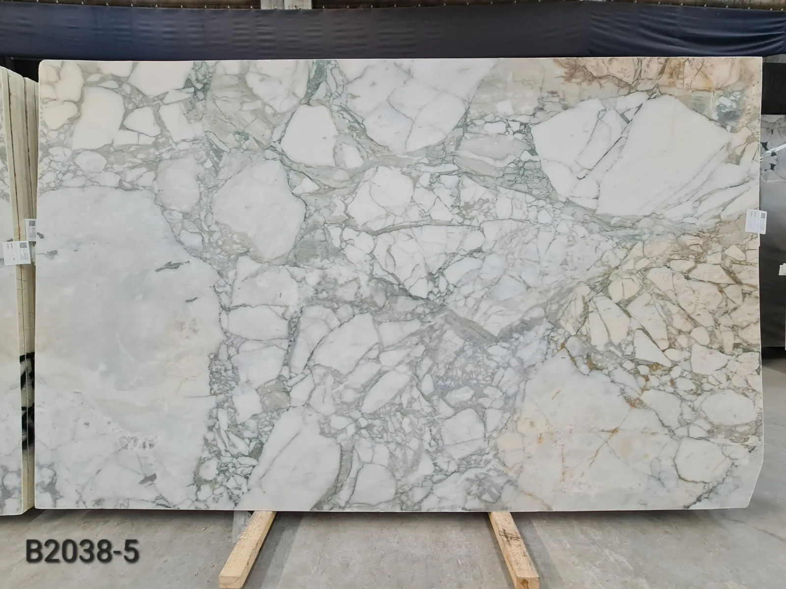 B2038 - 2 CM Calacatta Green Honed