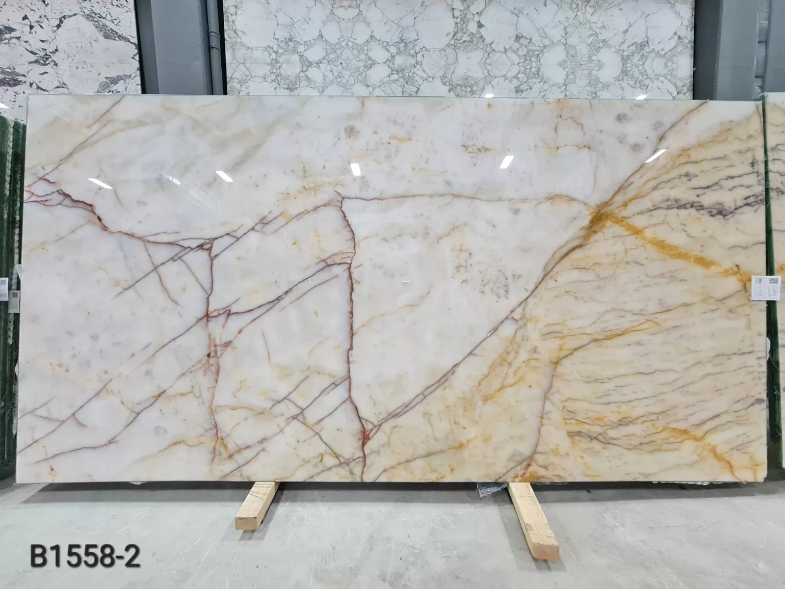 B1558 - 2 CM Gold River Polished