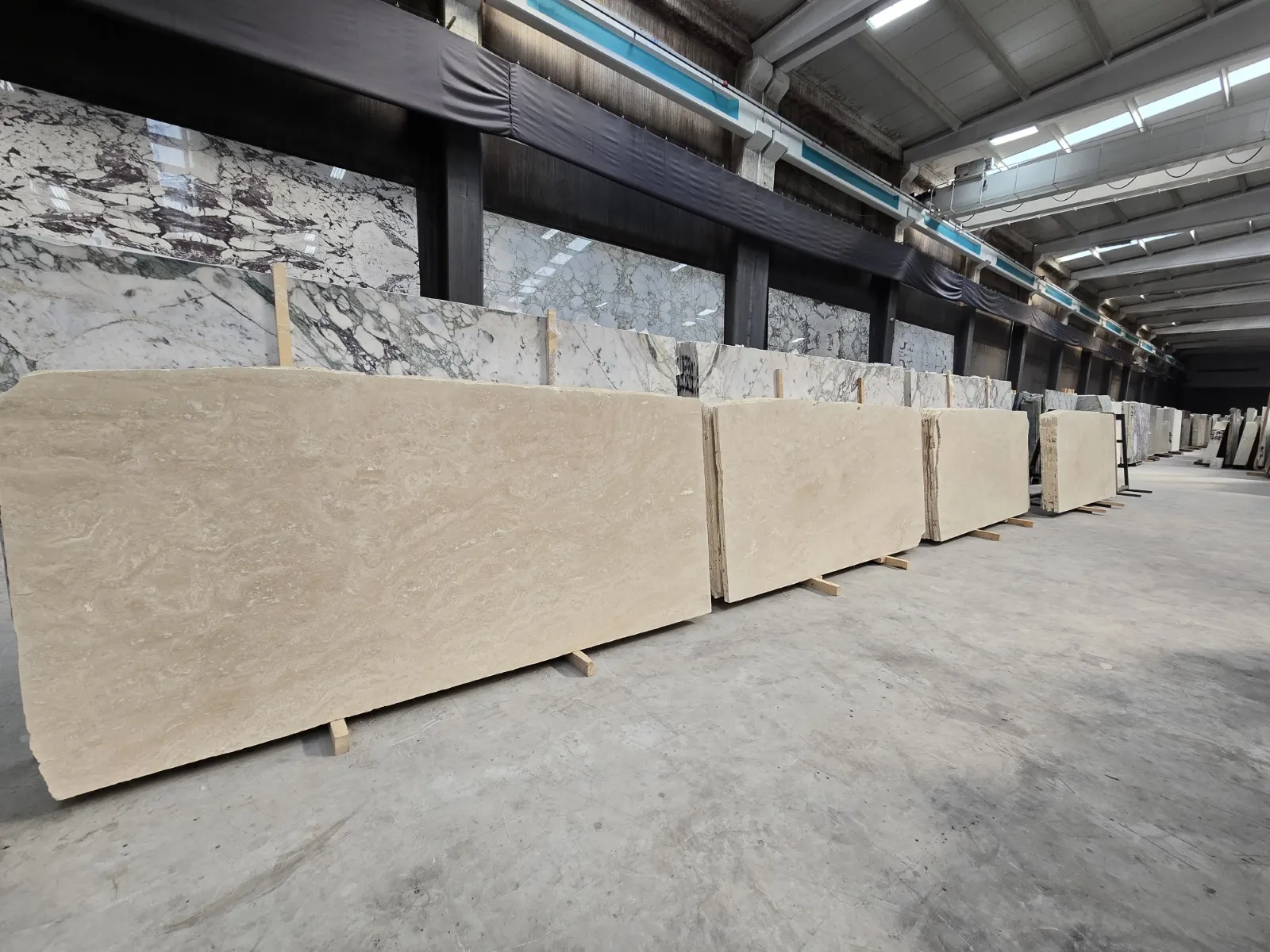 TV03 - Travertine Veincut Filled Honed