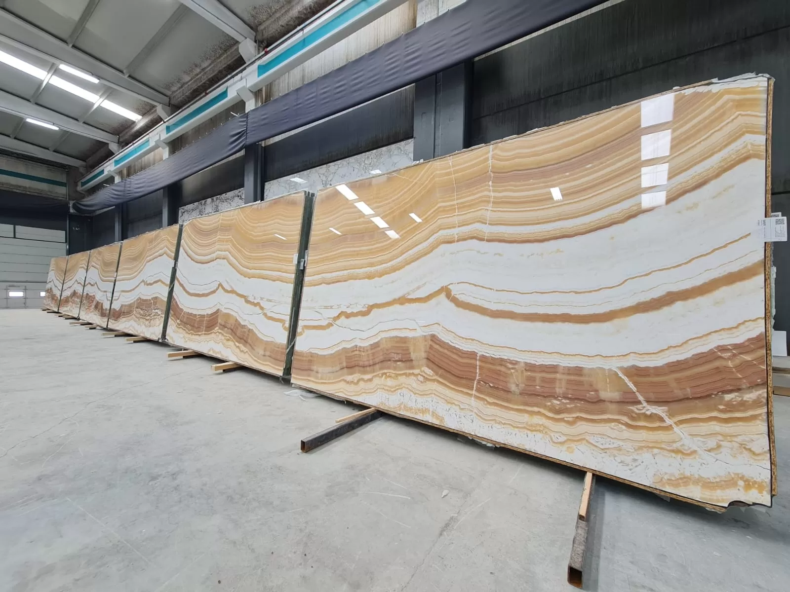 B1652 - 2 Mango Onyx Polished