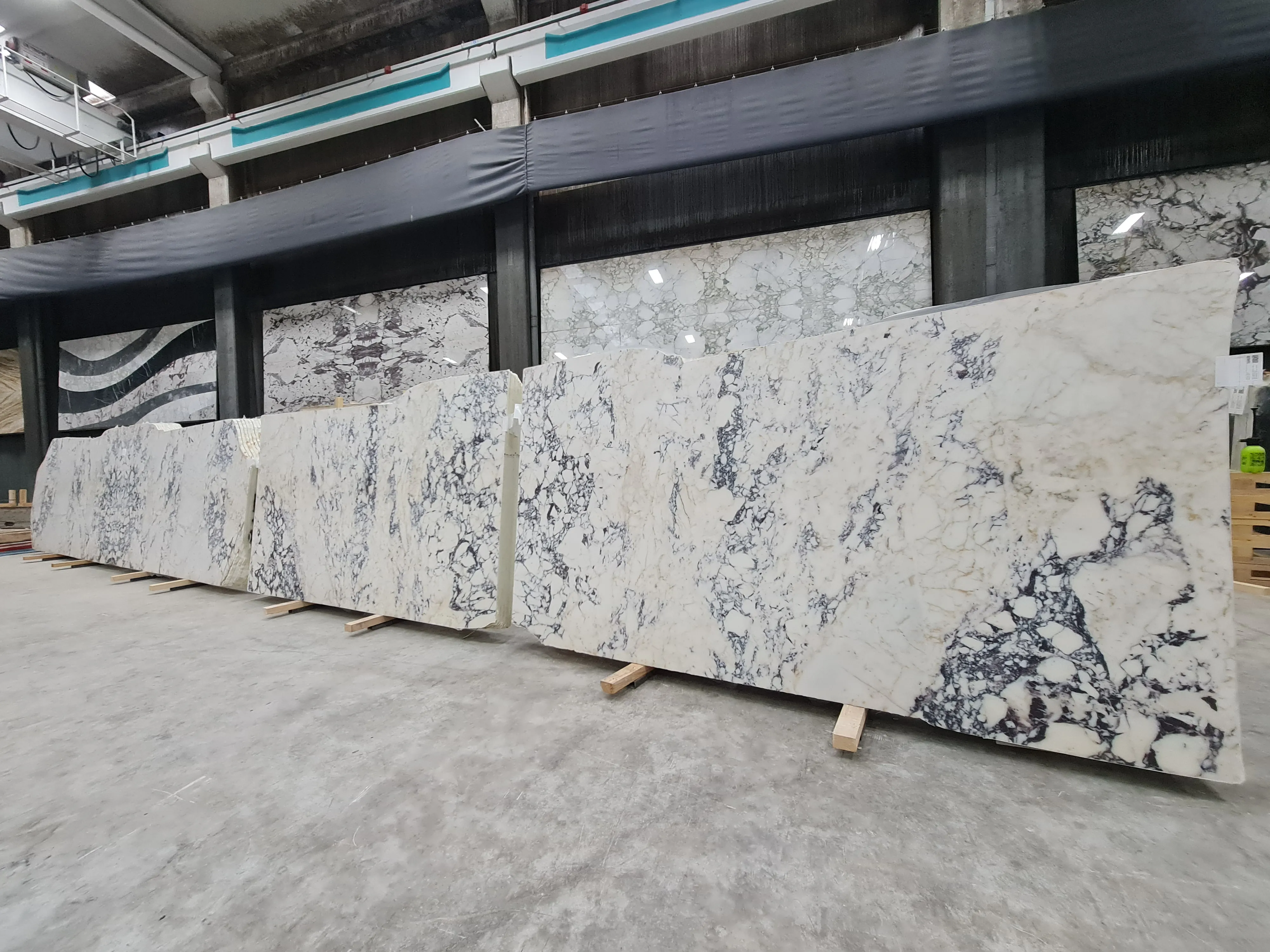 B4767 - 2 CM Afyon Violet Honed