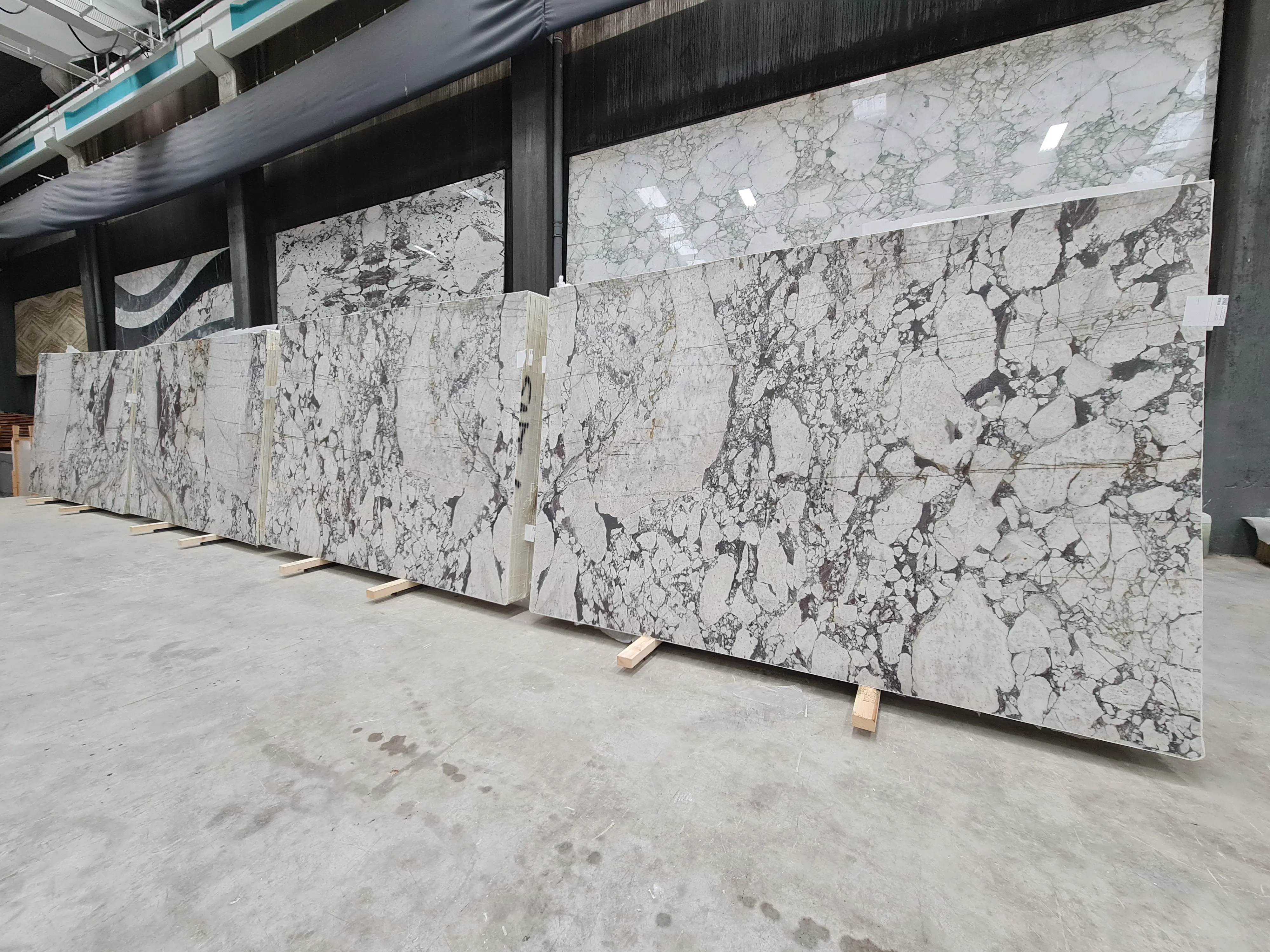 B4712 - 2 CM Calacatta Viola Honed