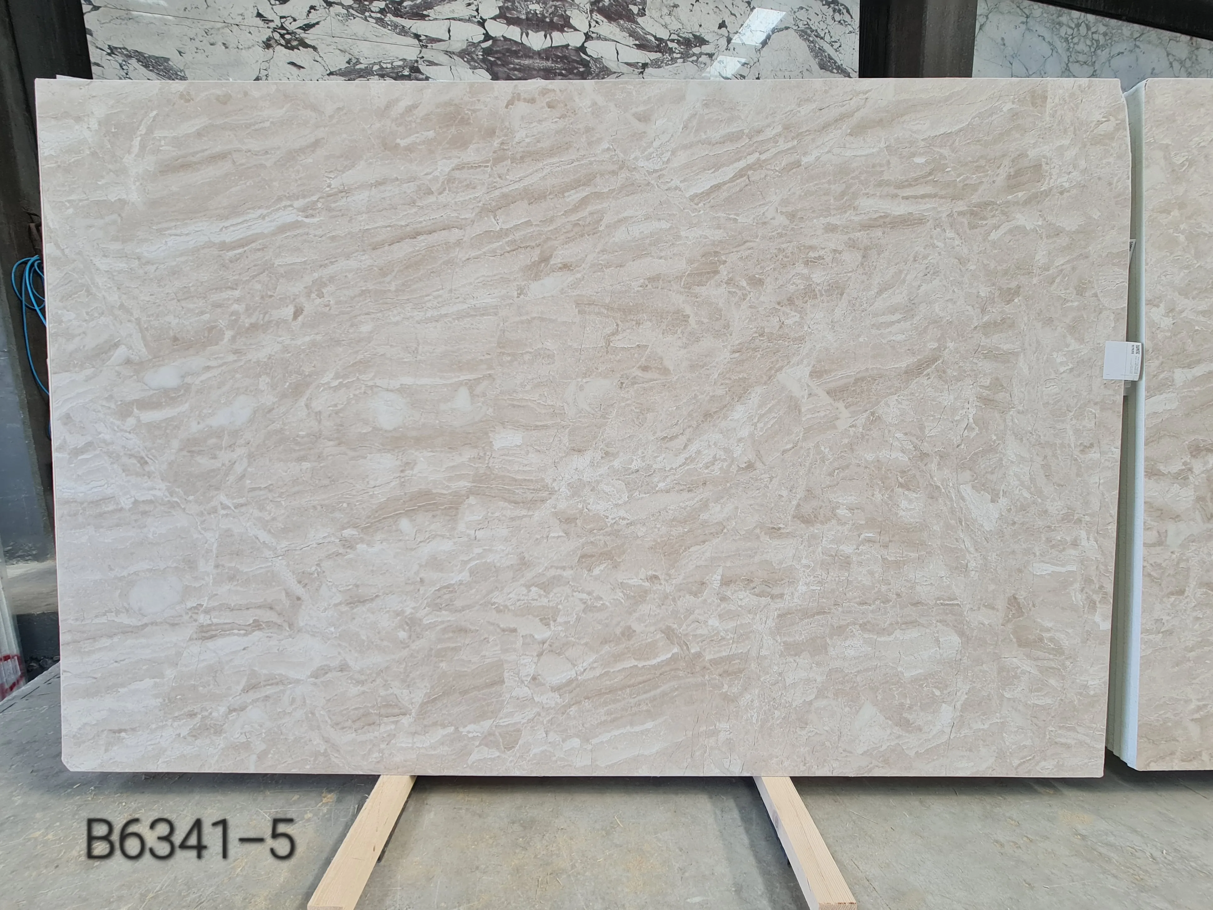 B6341 - 2 CM Diana Royal Honed