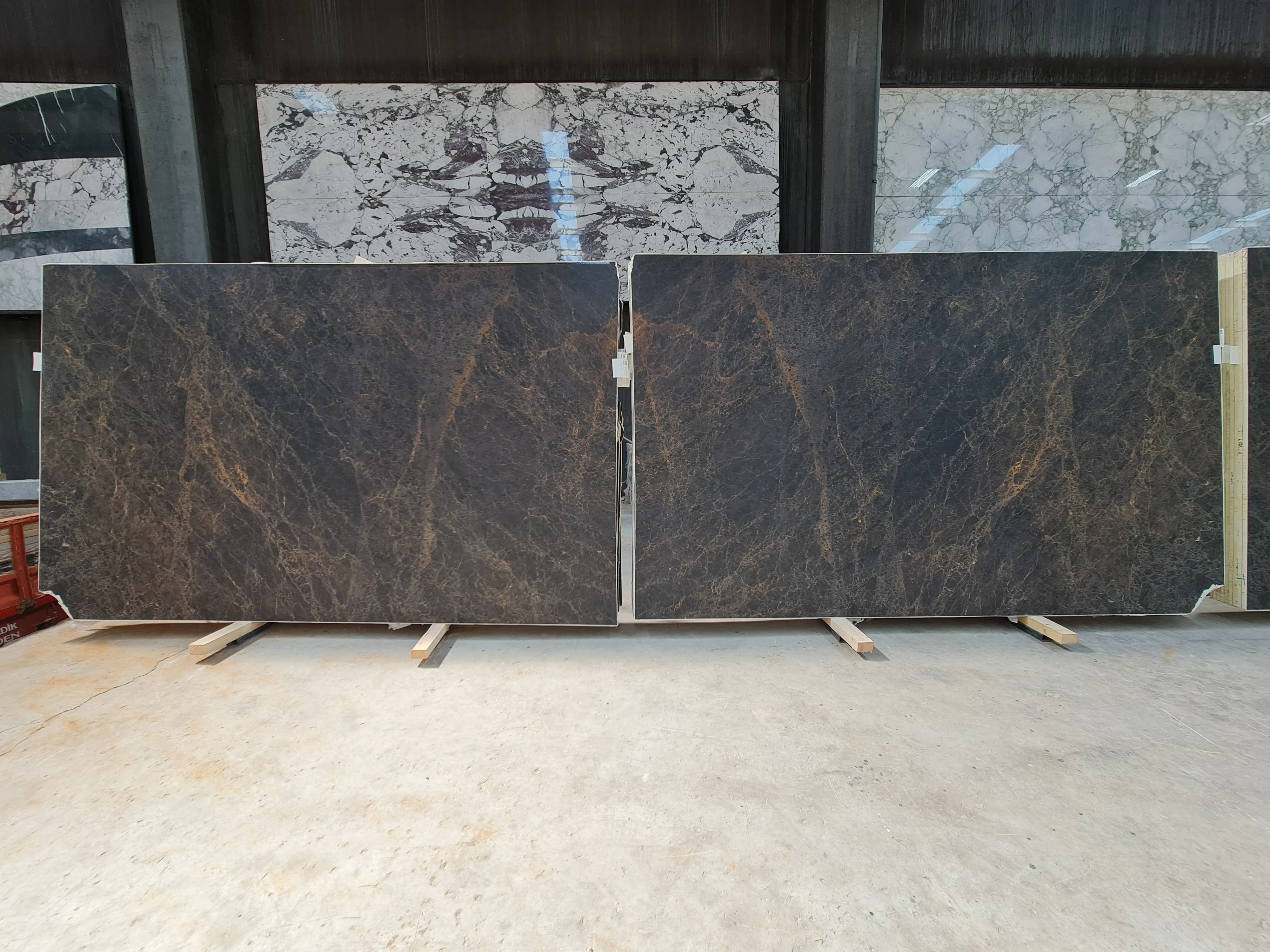 B4804 - 2 CM Golden Emparador Honed