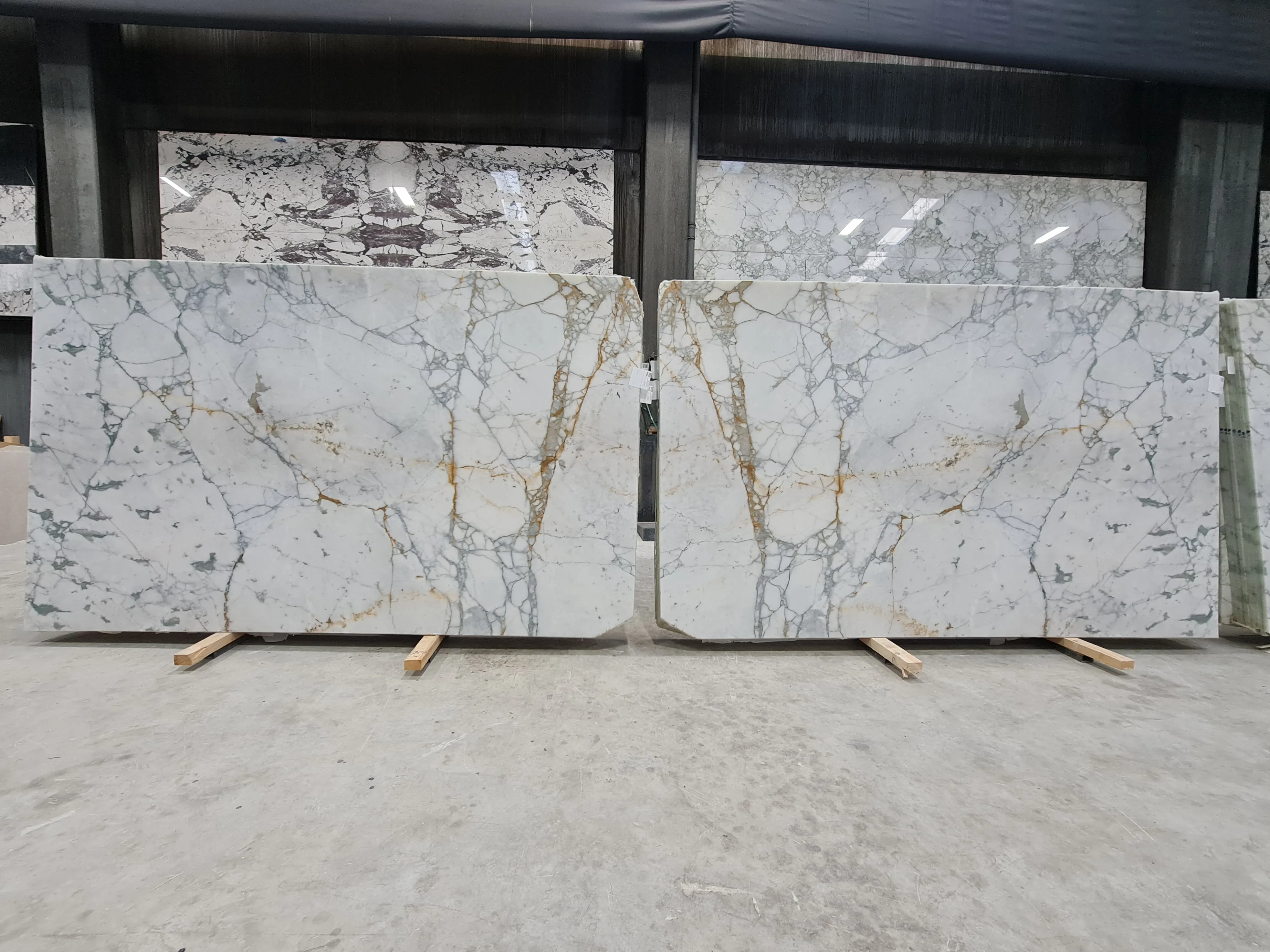 B5777 - 2 CM Calacatta Green Honed