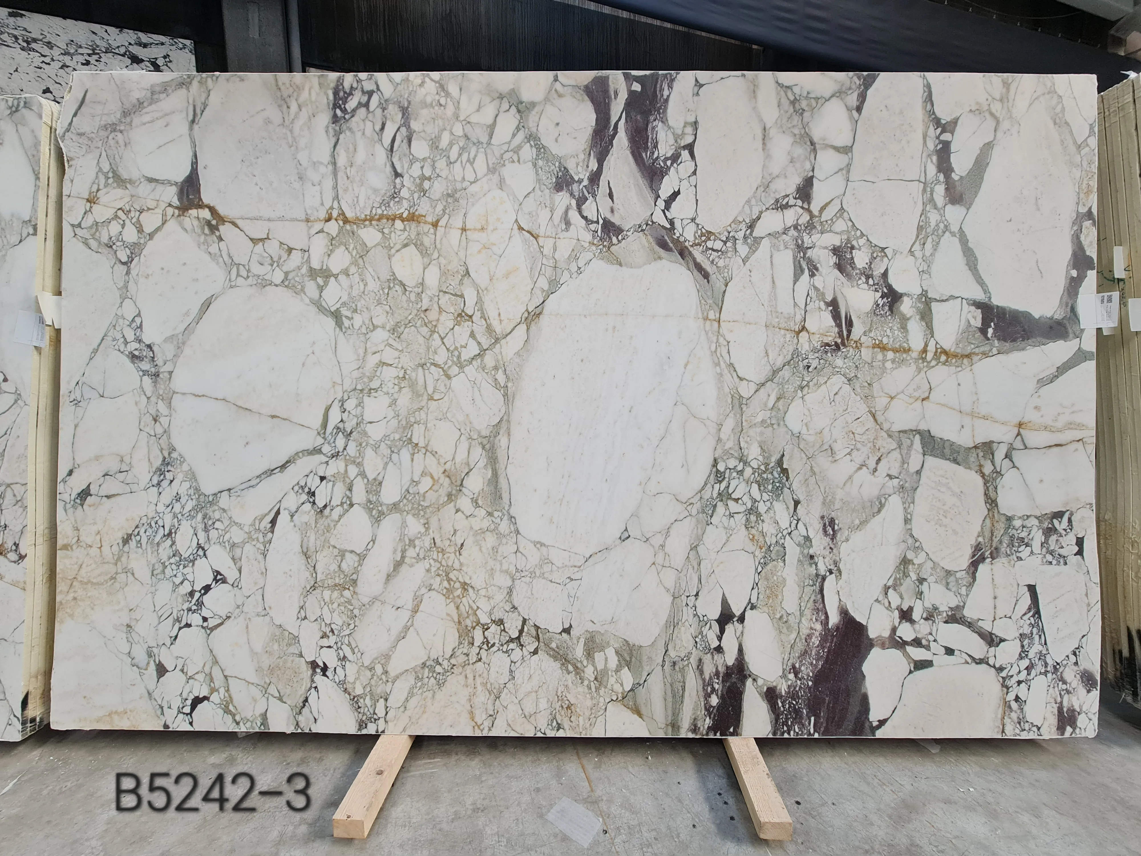 B5242 - 2 CM Calacatta Green Honed