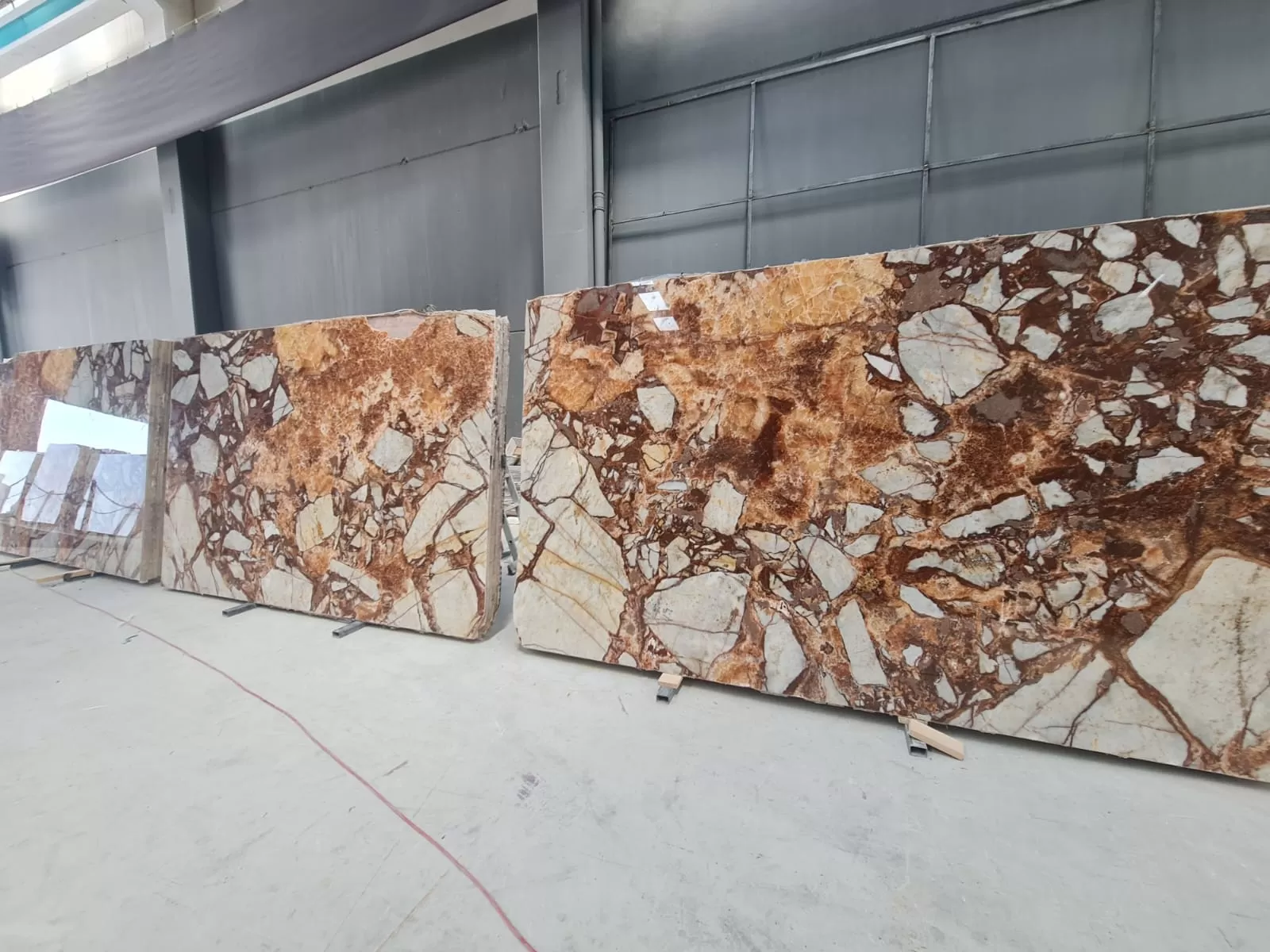B989 - 2 CM Fire Fantastico Polished