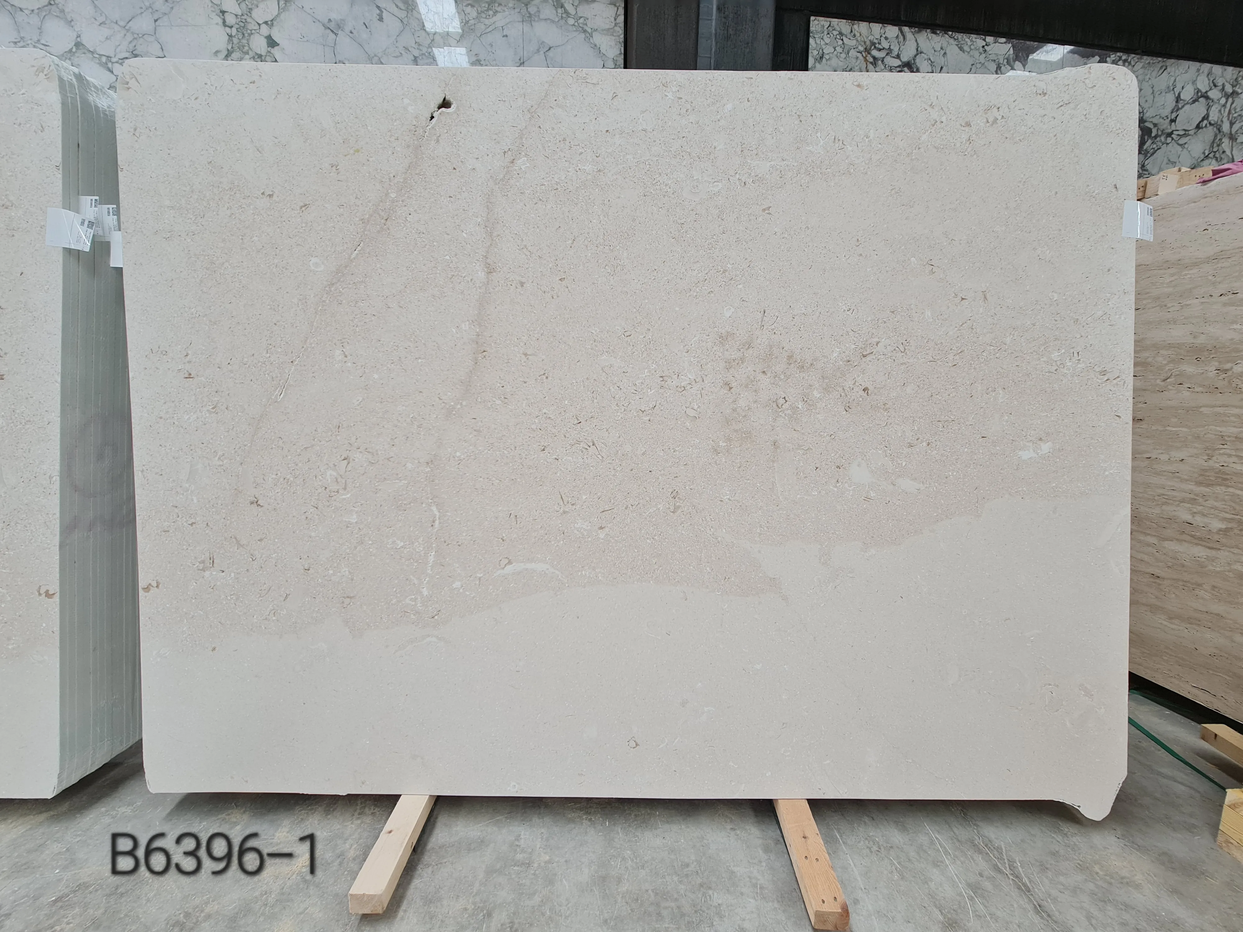 B6396 - 2 CM Myra Honed