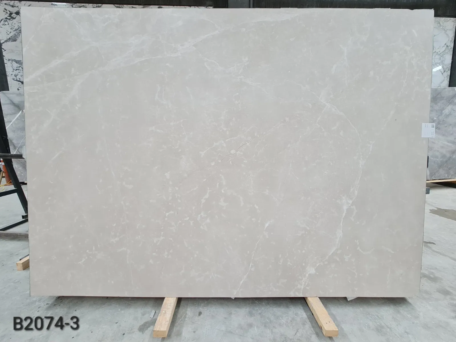 B2074 - 2 CM Moon Cream Honed