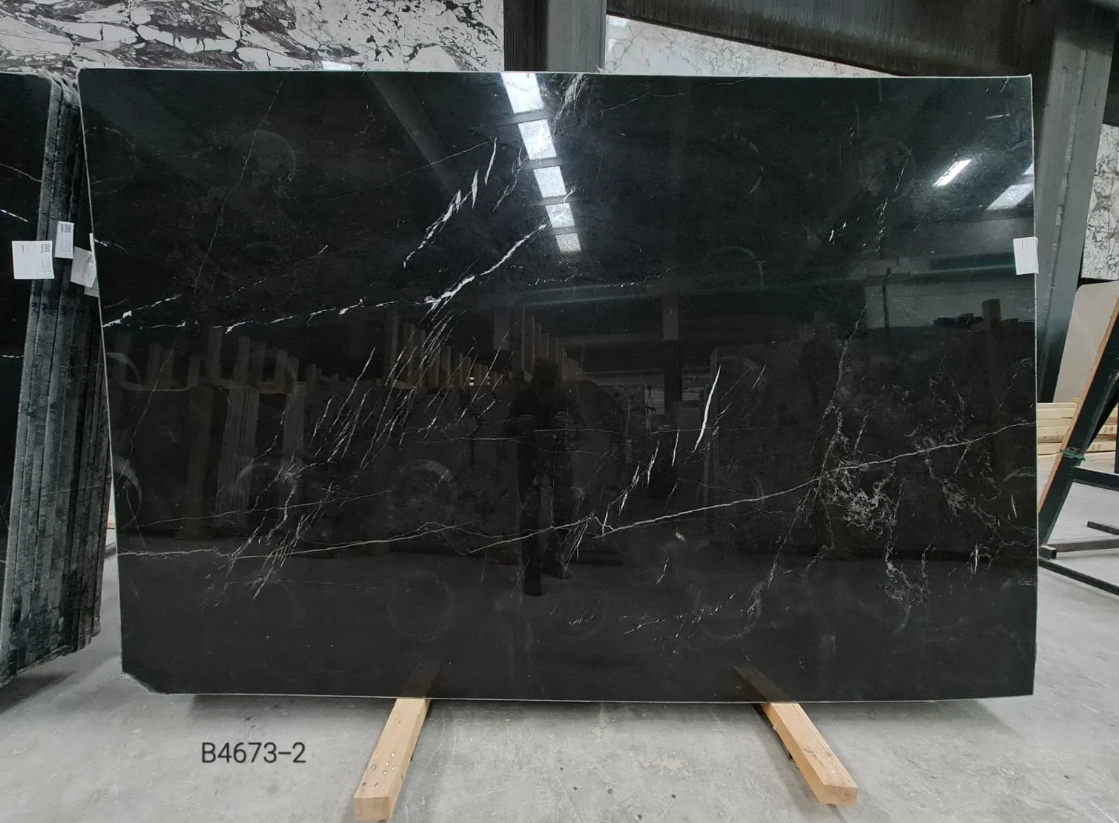 B4673 - 2 CM Alexandrette Black Polished