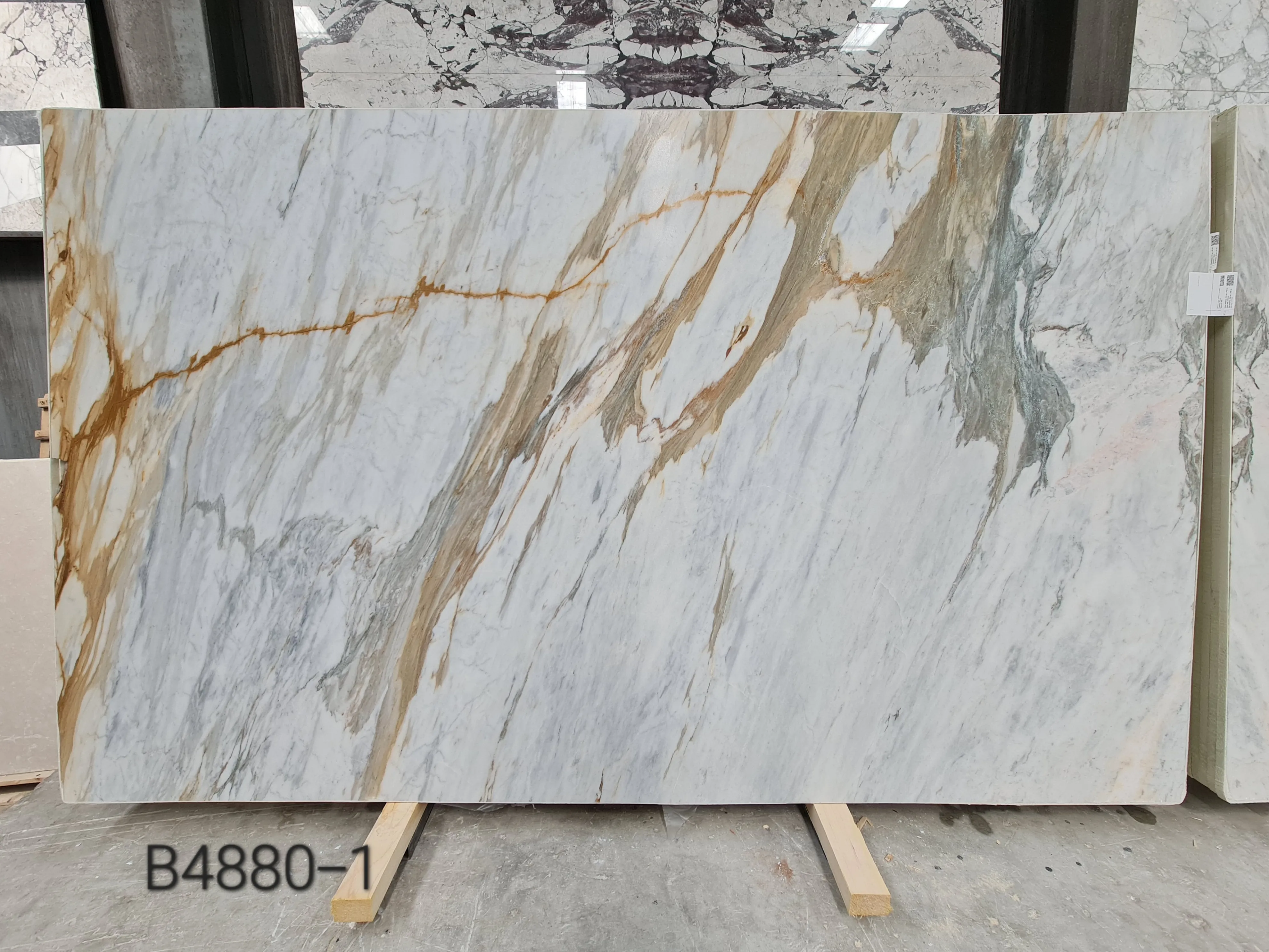 B4880 - 2 CM Calacatta Gold Honed