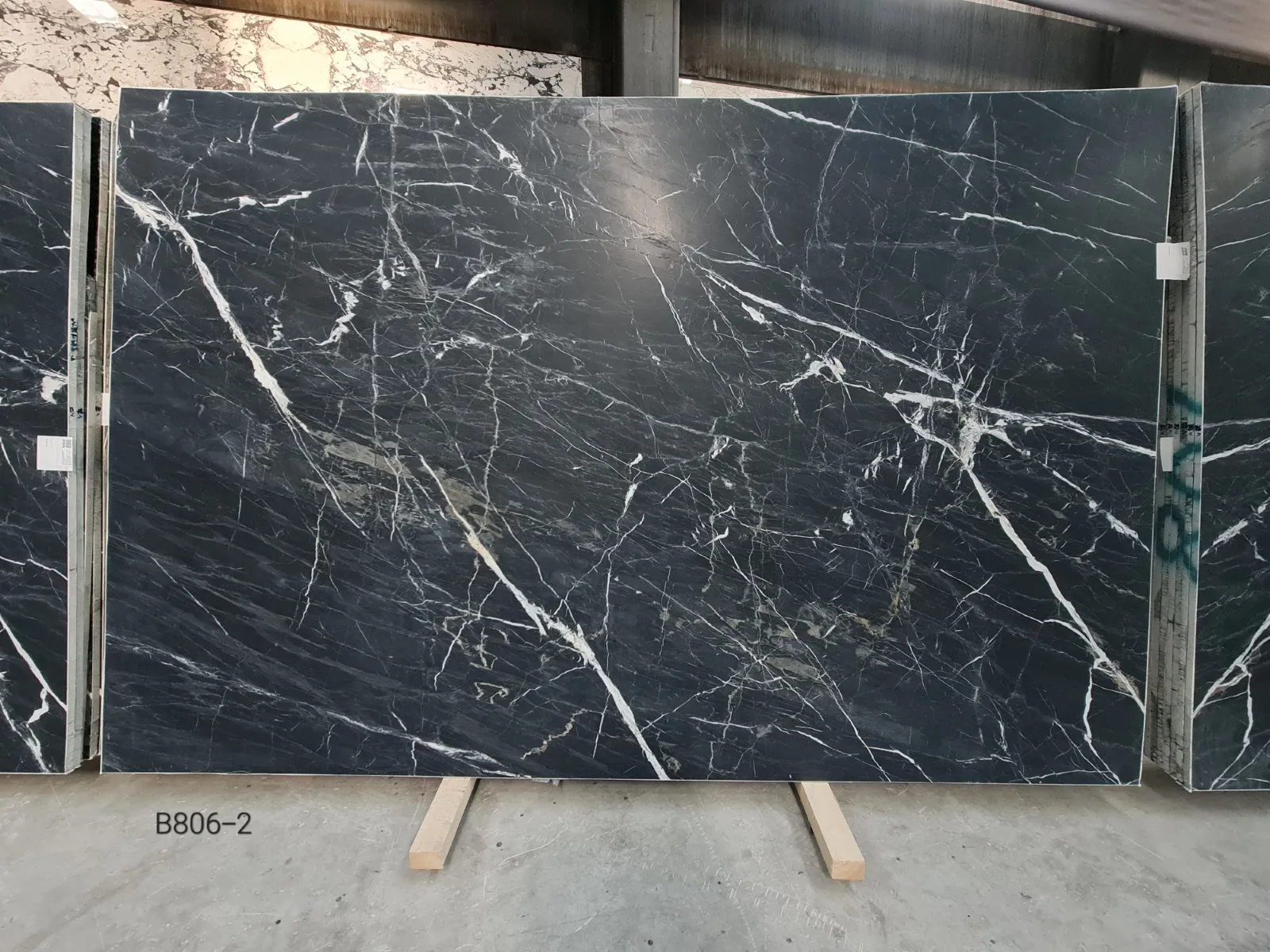 B806 - 2 CM Black Diamond Leather-Finished