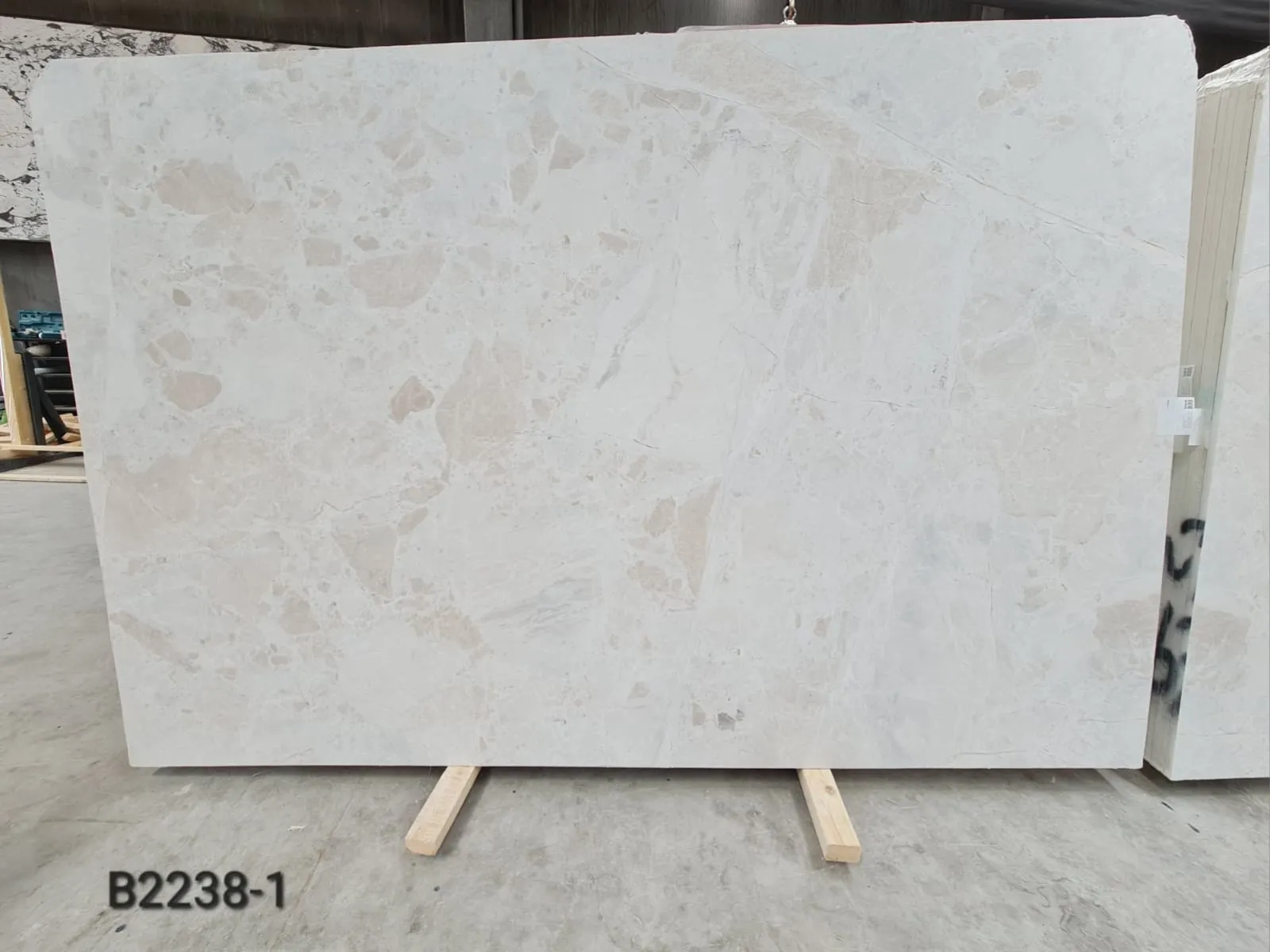 B2238 - 2 CM Vanilla Ice Honed