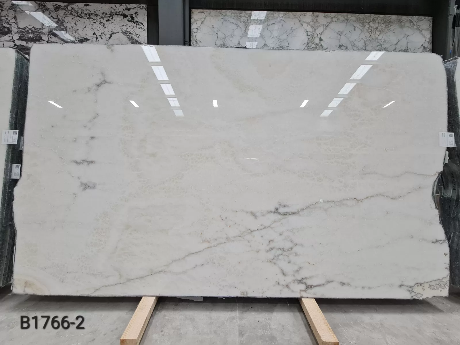 B1766 - 2CM WHITE ONYX POLISHED