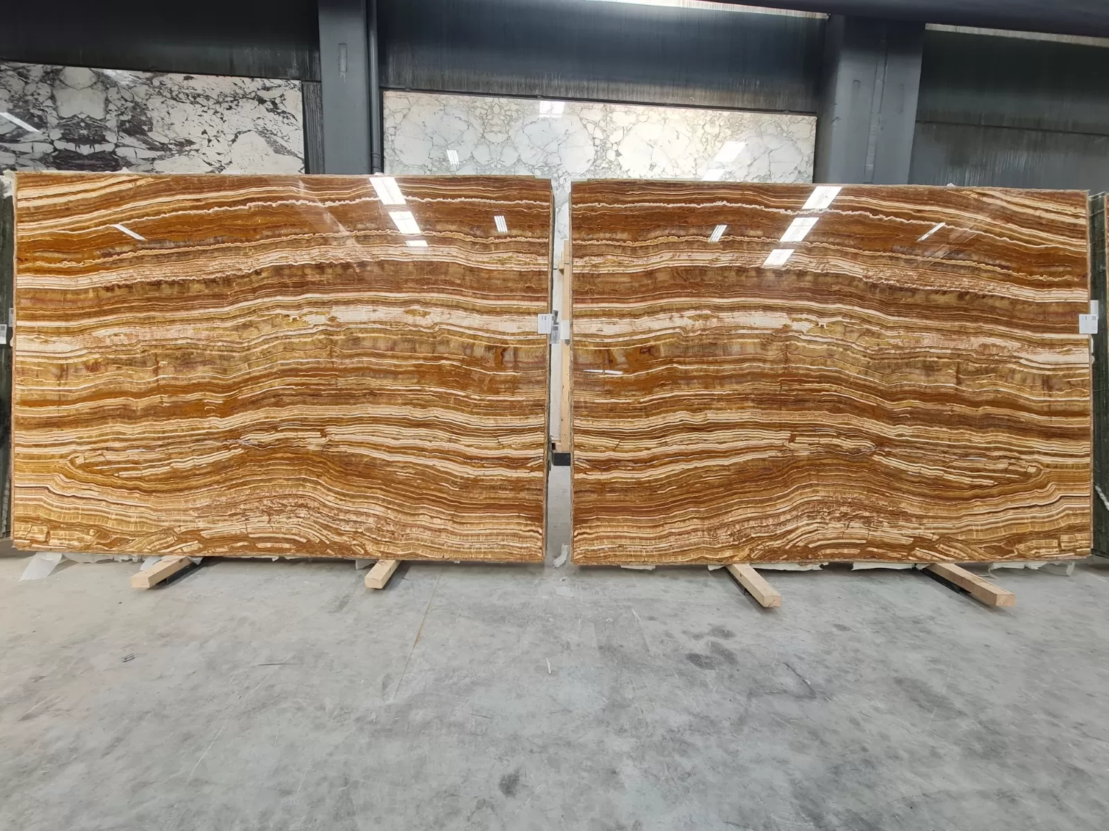 B1649 - 2 CM Tiger Onyx Polished