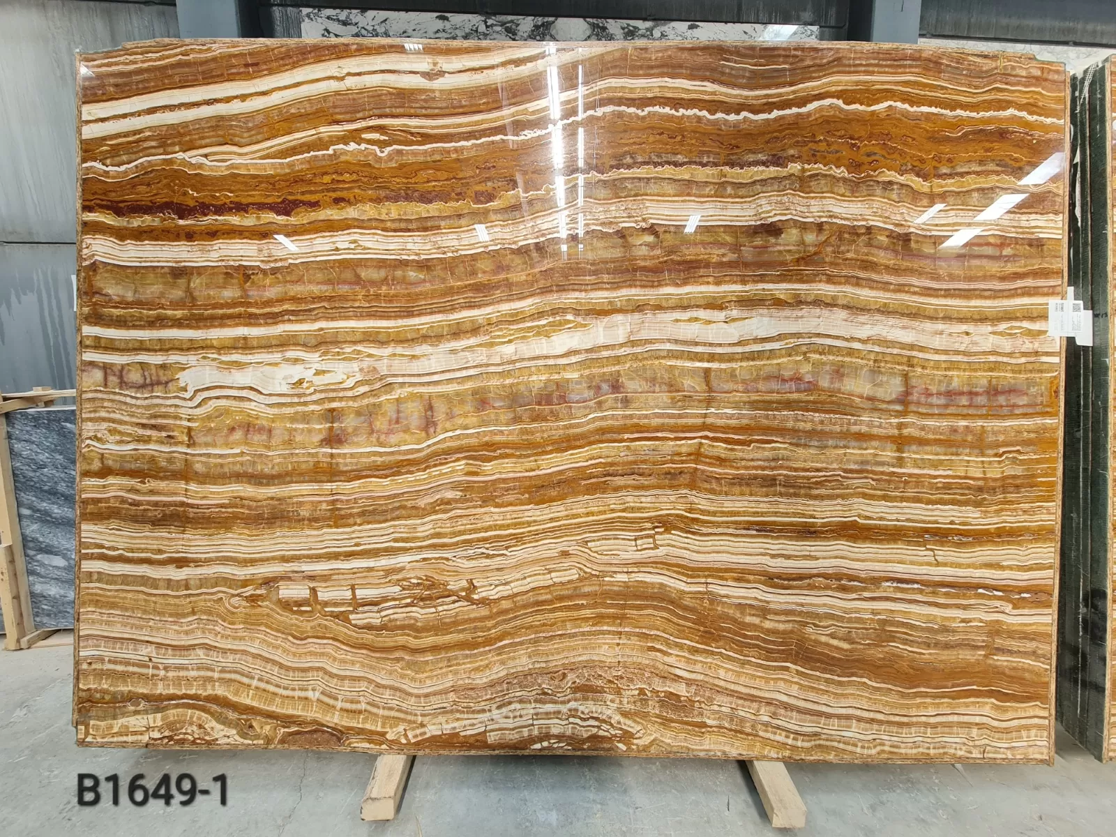 B1649 - 2 CM Tiger Onyx Polished