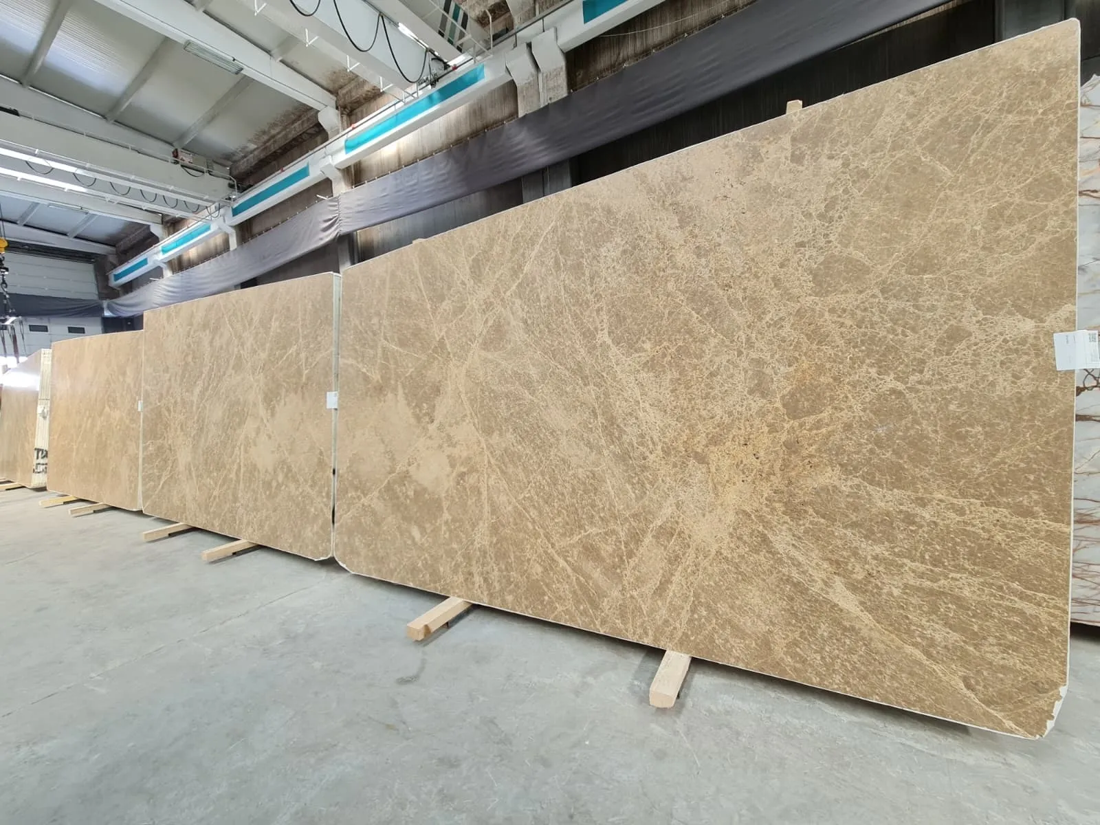 4536 - 2 CM Light Emparador Honed